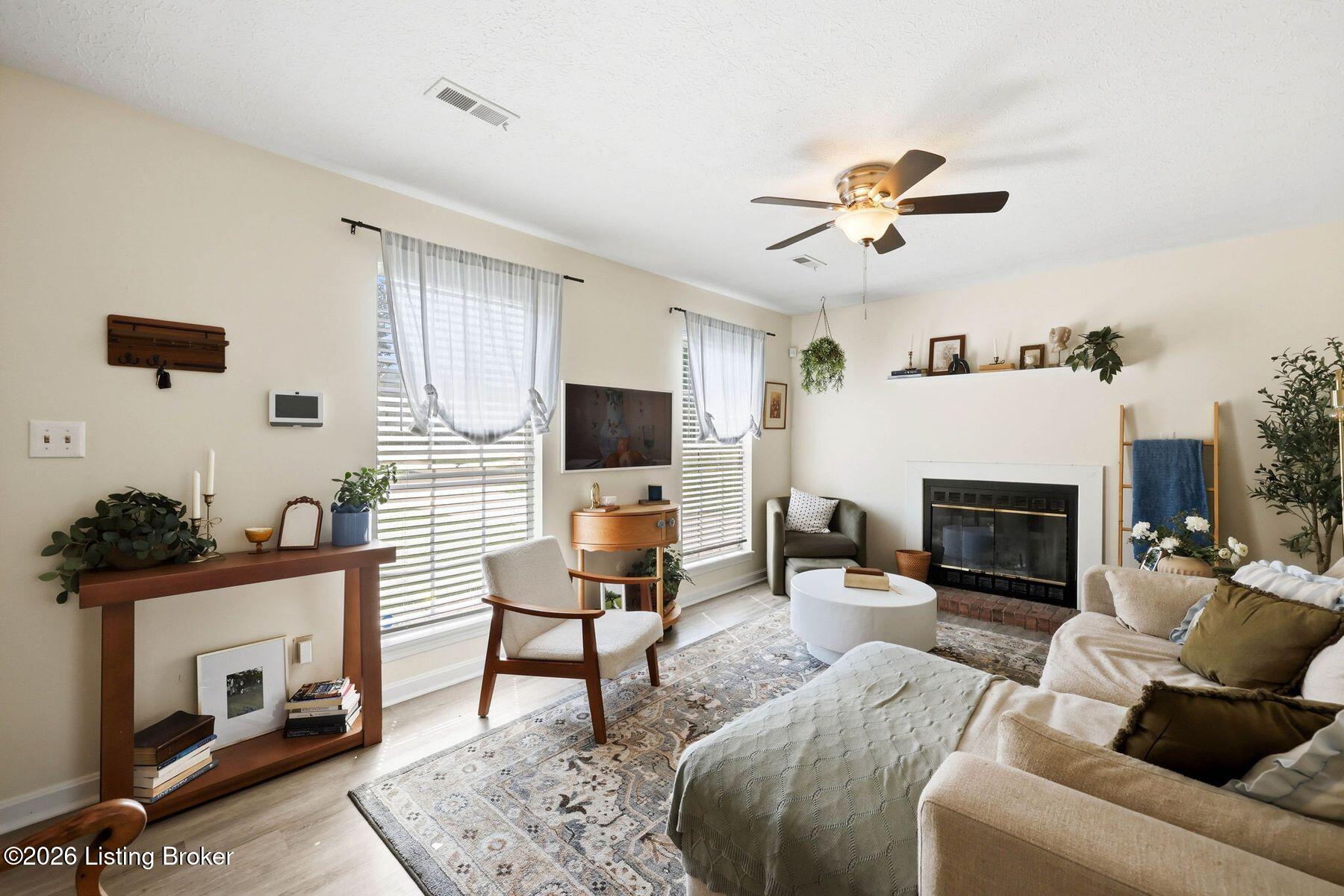 1604 Acosta Ct Property Photo 6