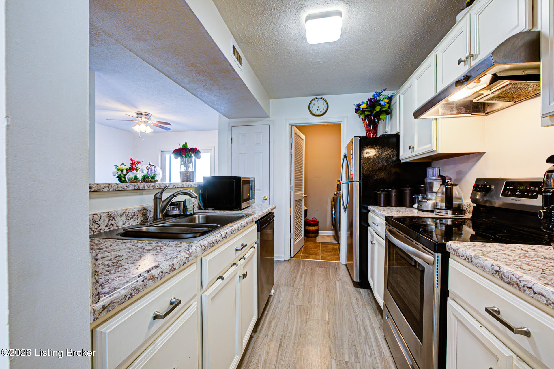 12108 Eastbay Ct Property Photo 9