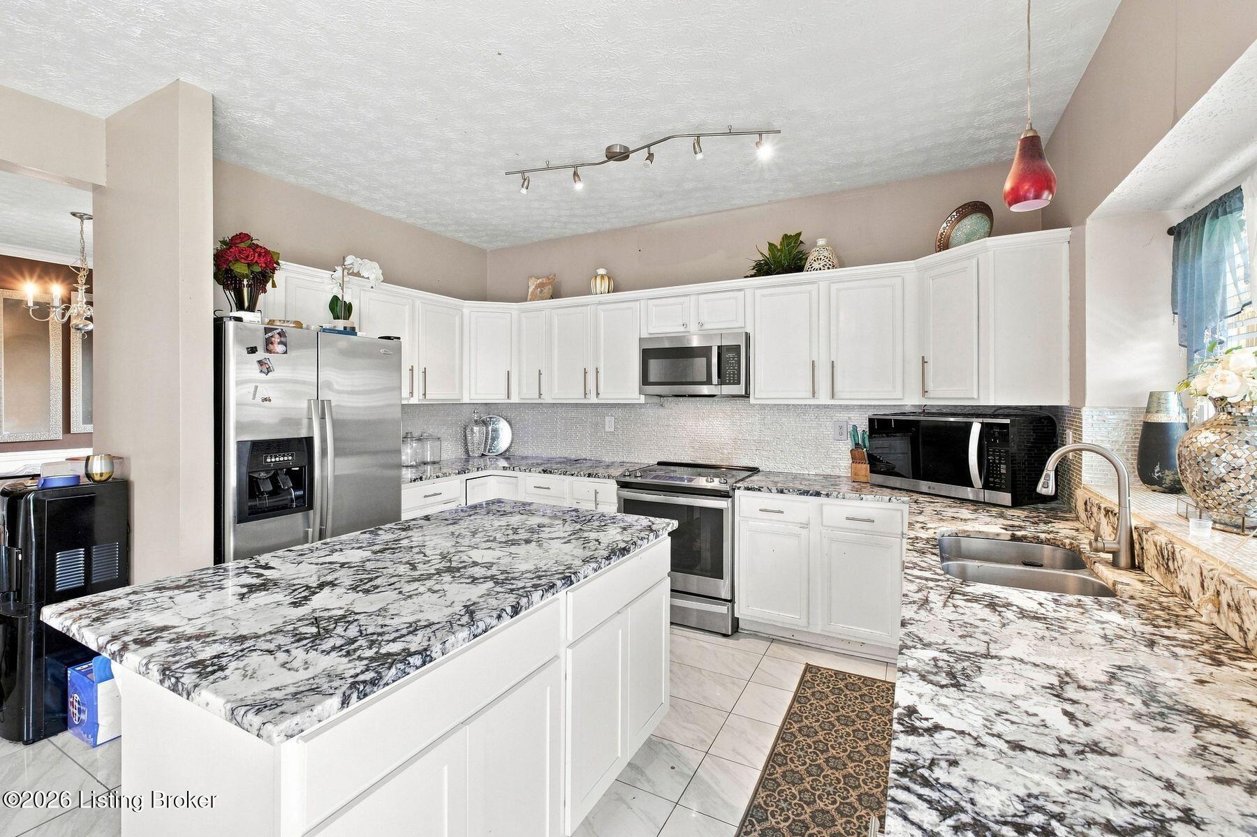11405 Walnut Farm Pl Property Photo 12