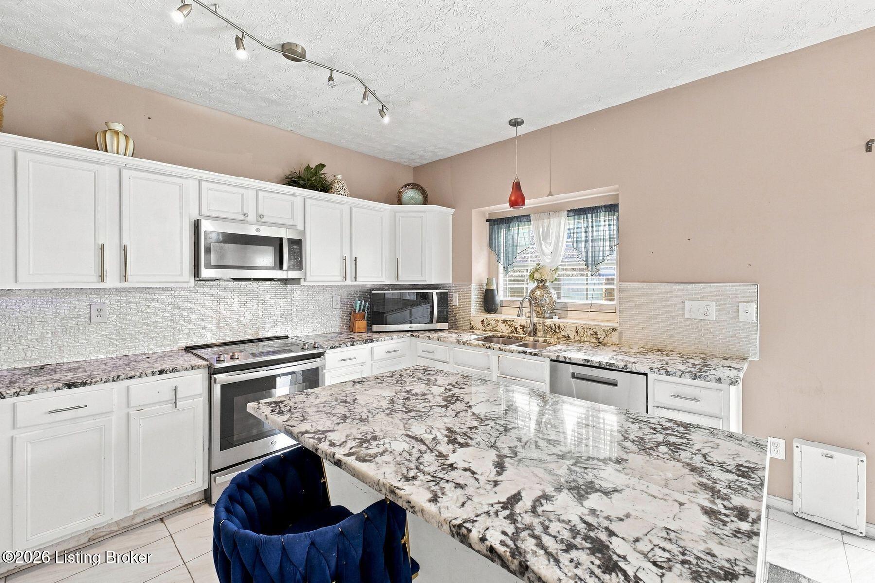 11405 Walnut Farm Pl Property Photo 13