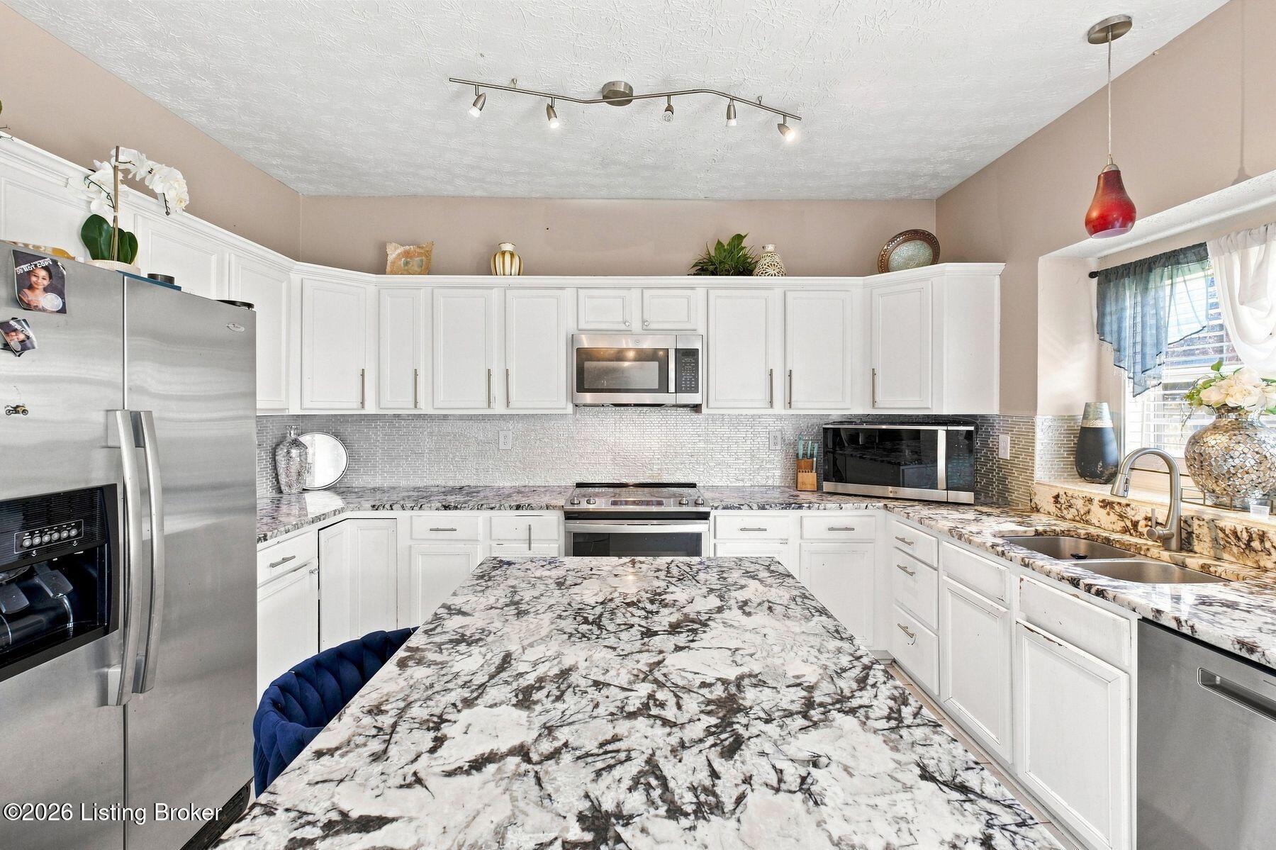 11405 Walnut Farm Pl Property Photo 14