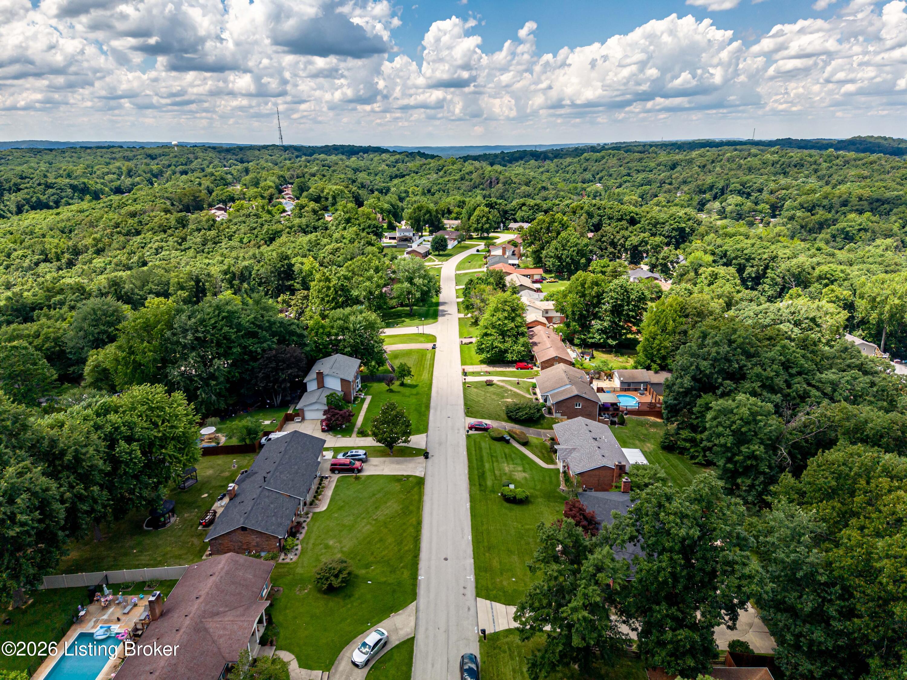 9107 Split Rail Dr Property Photo 4