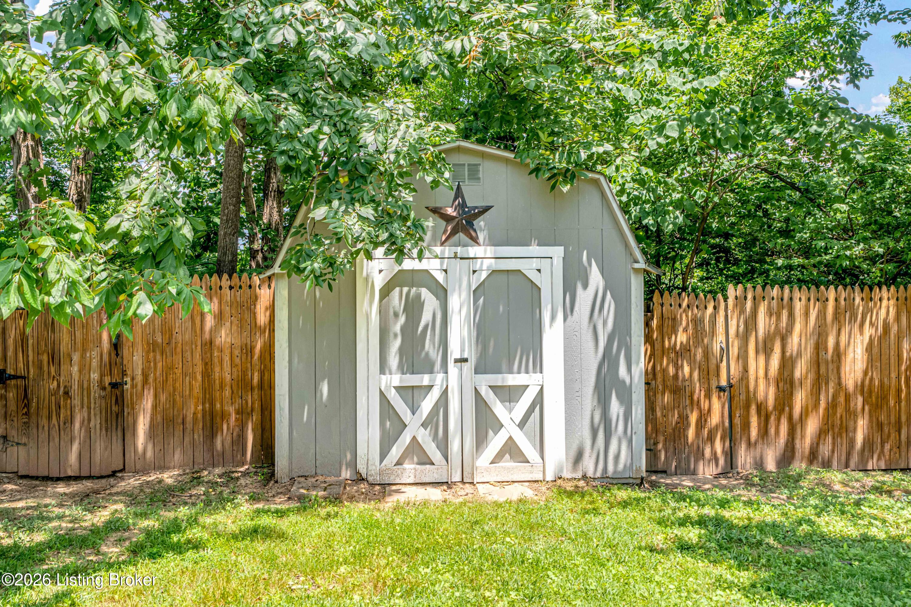 9107 Split Rail Dr Property Photo 44
