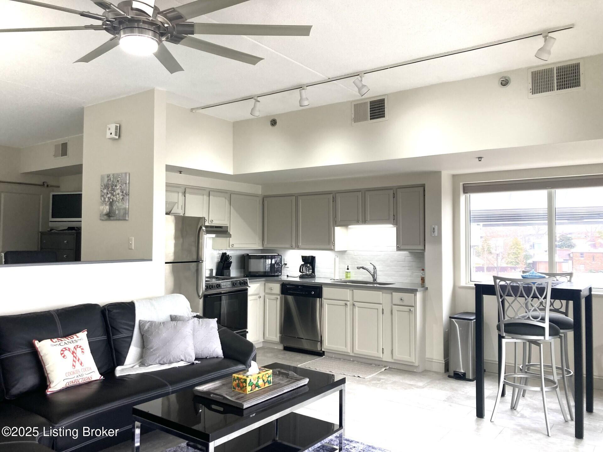 1 Riverpointe 321 Property Photo 2