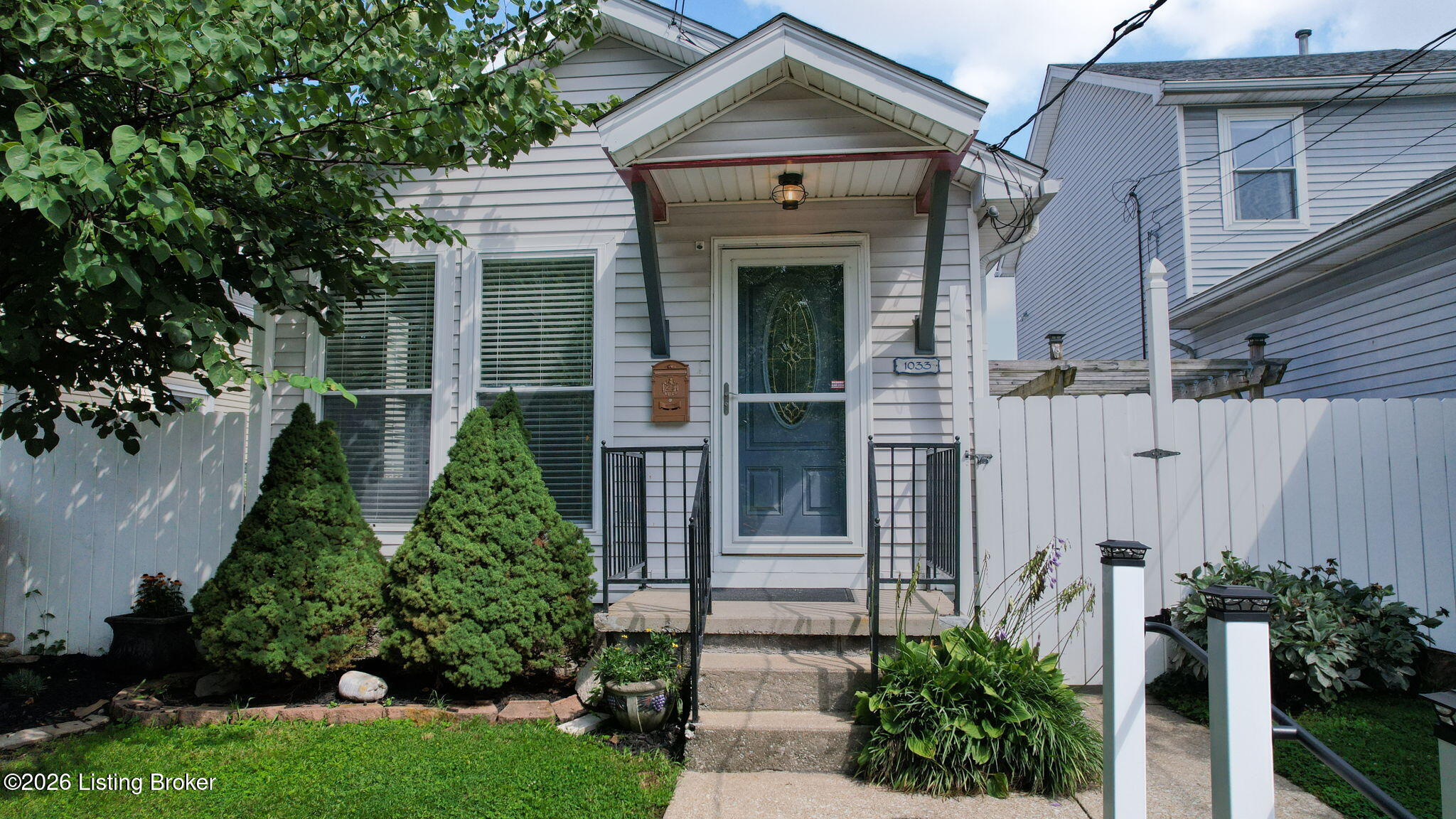 1033 Lampton St Property Photo 1
