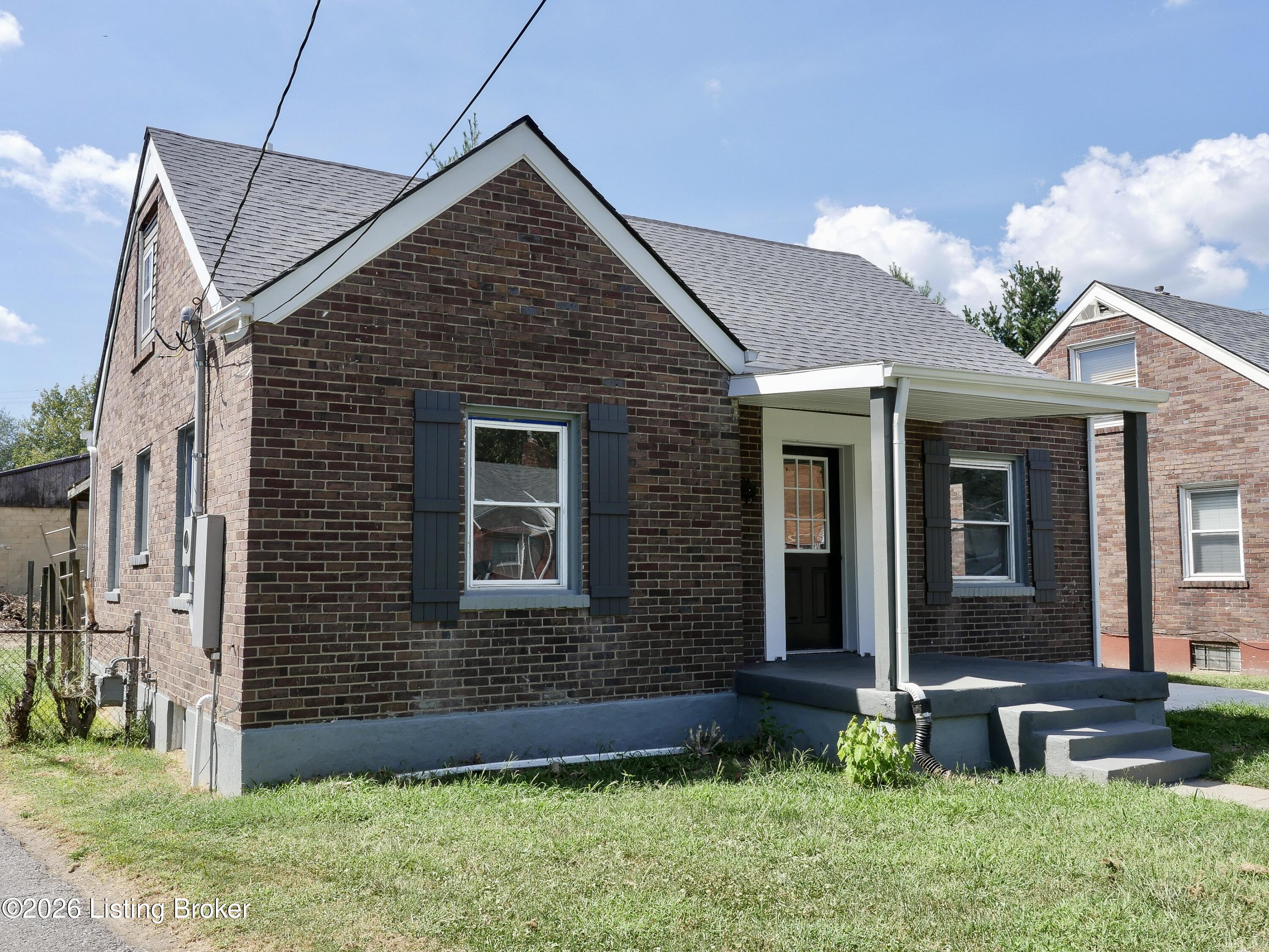 1624 Hemlock Ct Property Photo 2