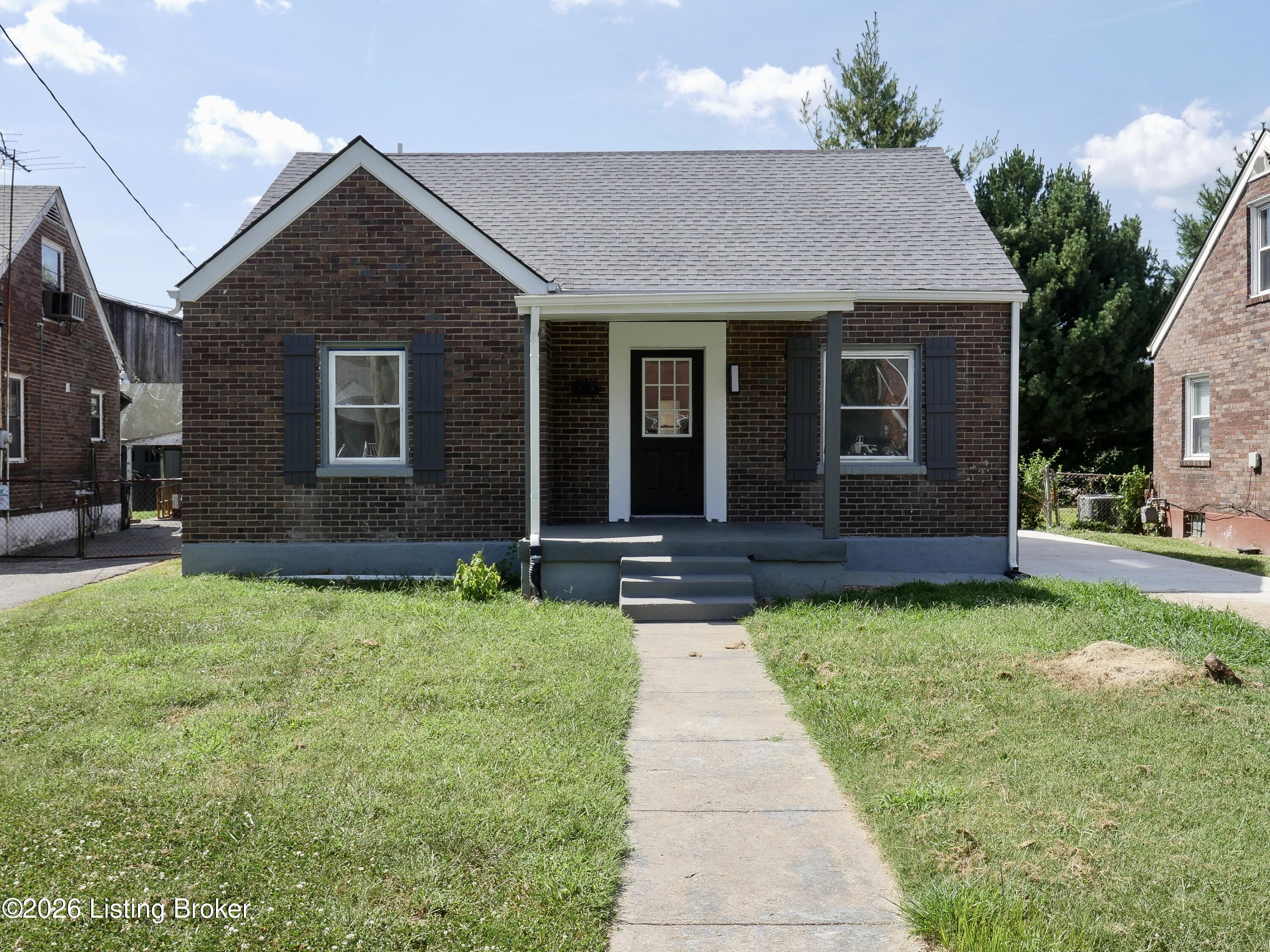 1624 Hemlock Ct Property Photo 3