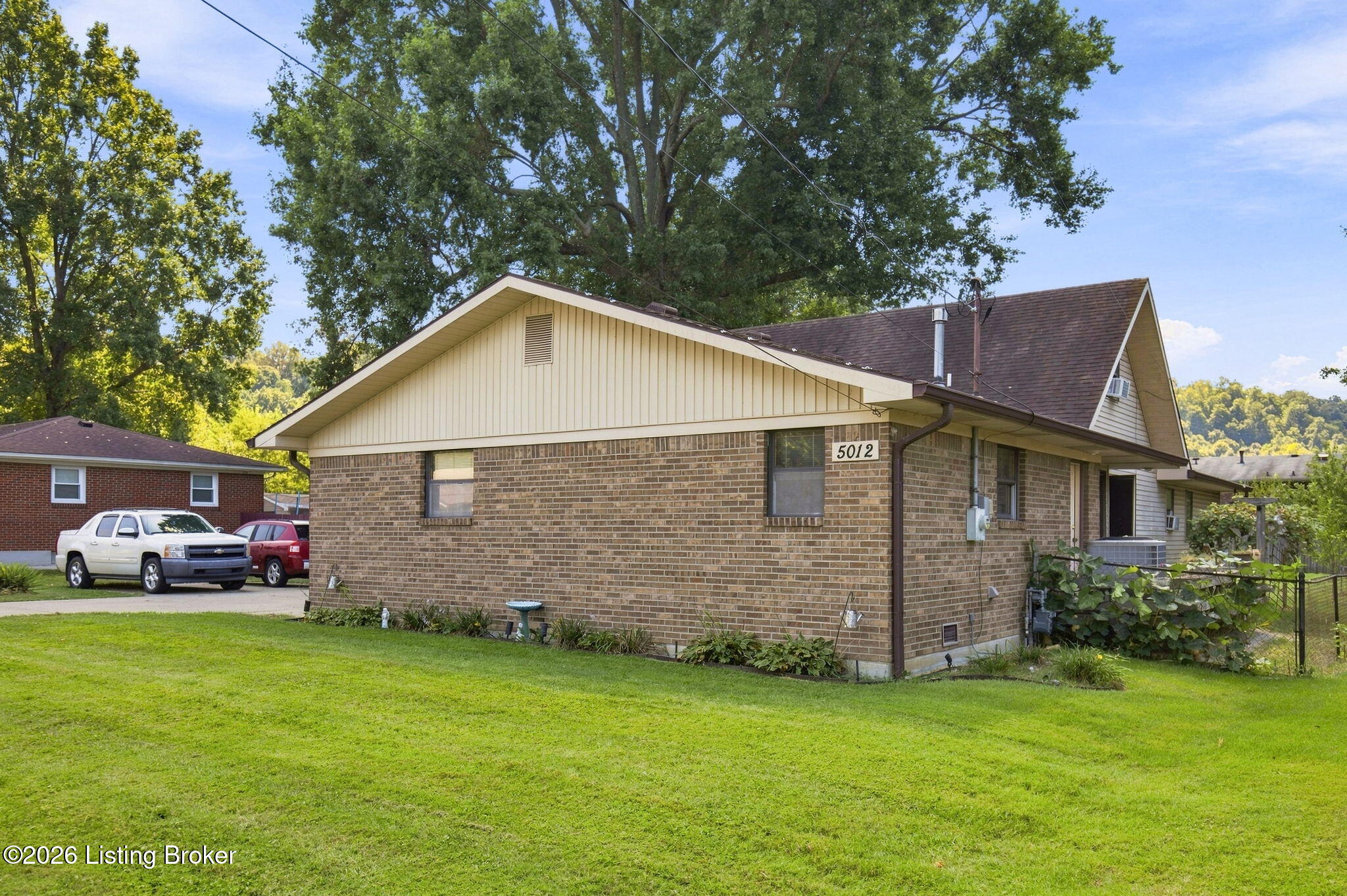 5012 W Pages Ln Property Photo 2
