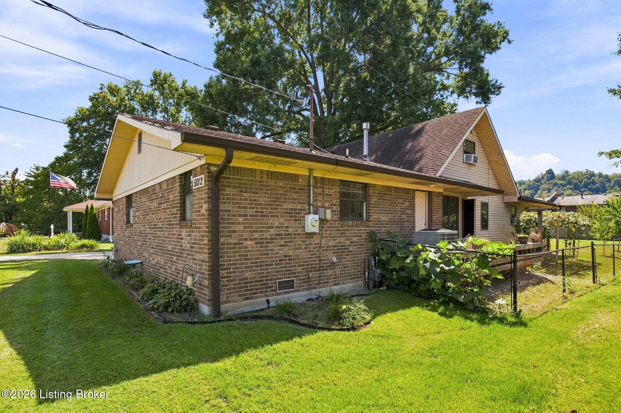 5012 W Pages Ln Property Photo 3