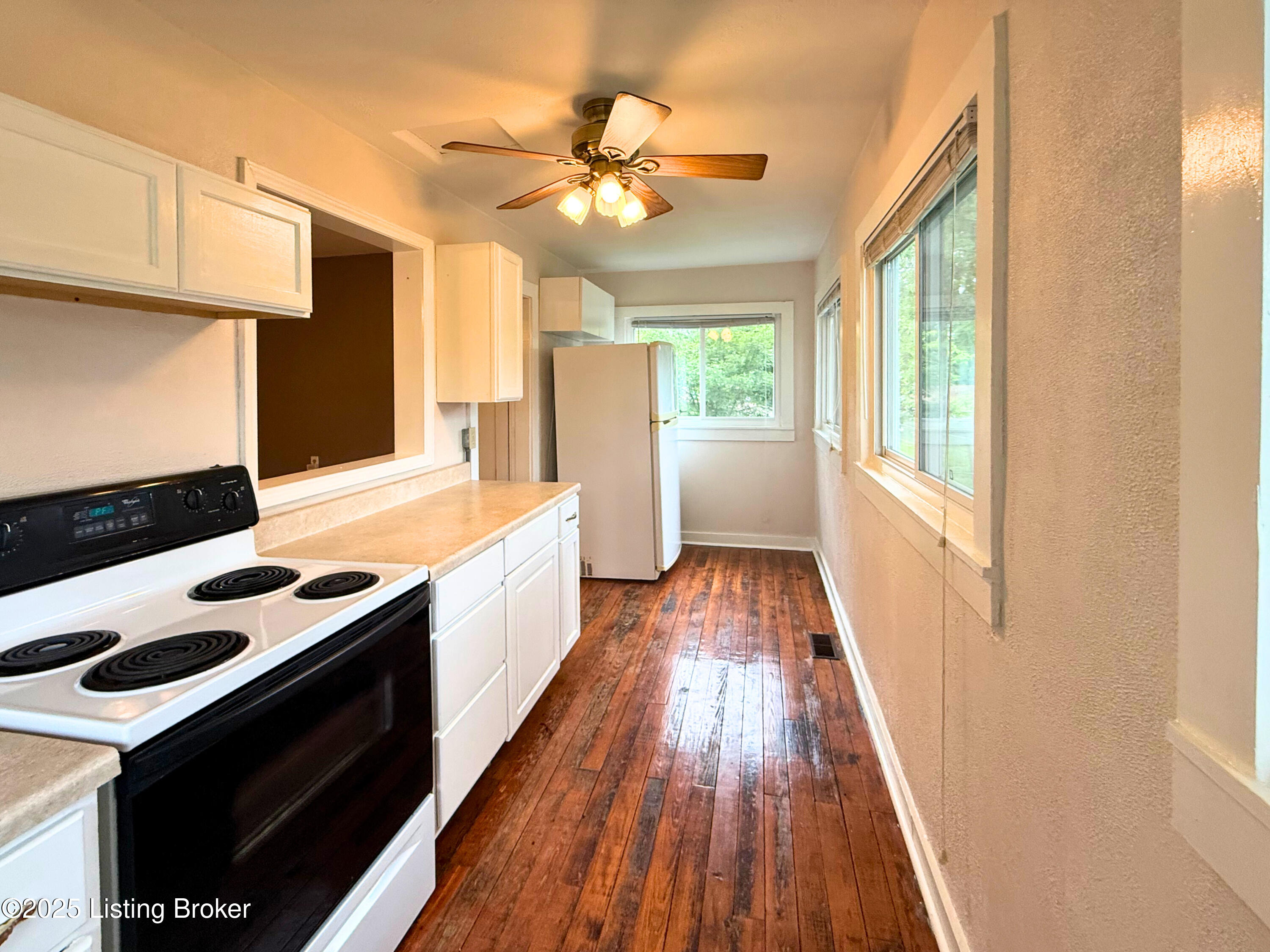 13714 S Blakely Ln B Property Photo 5