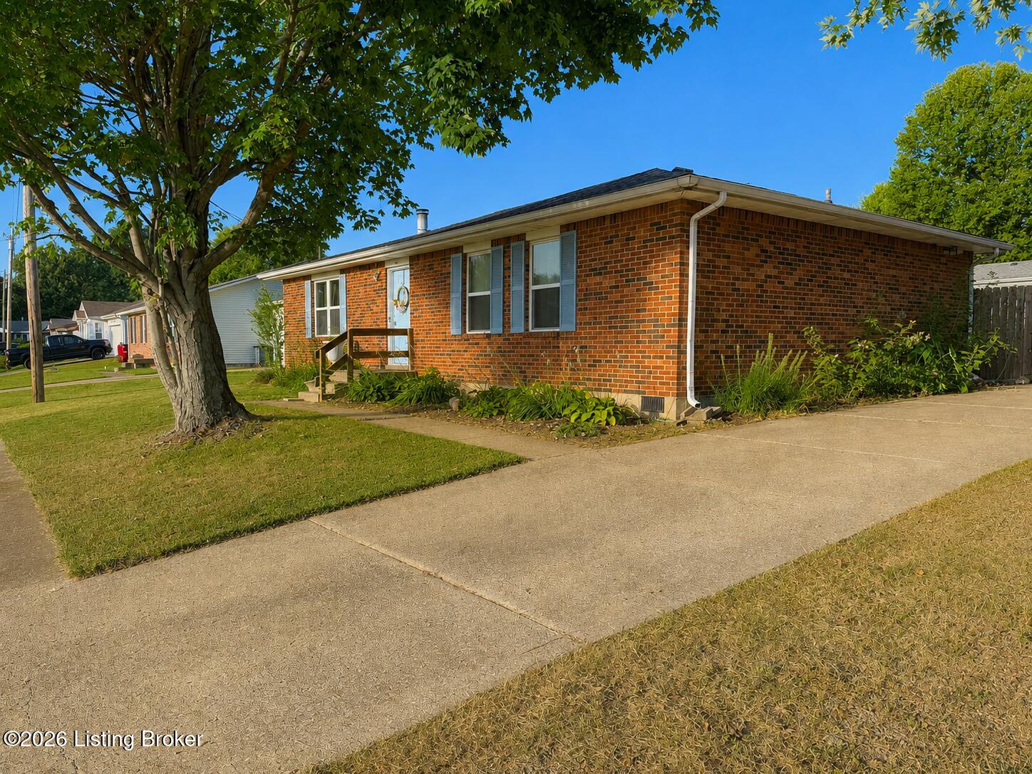 102 Heather Ct Property Photo 2