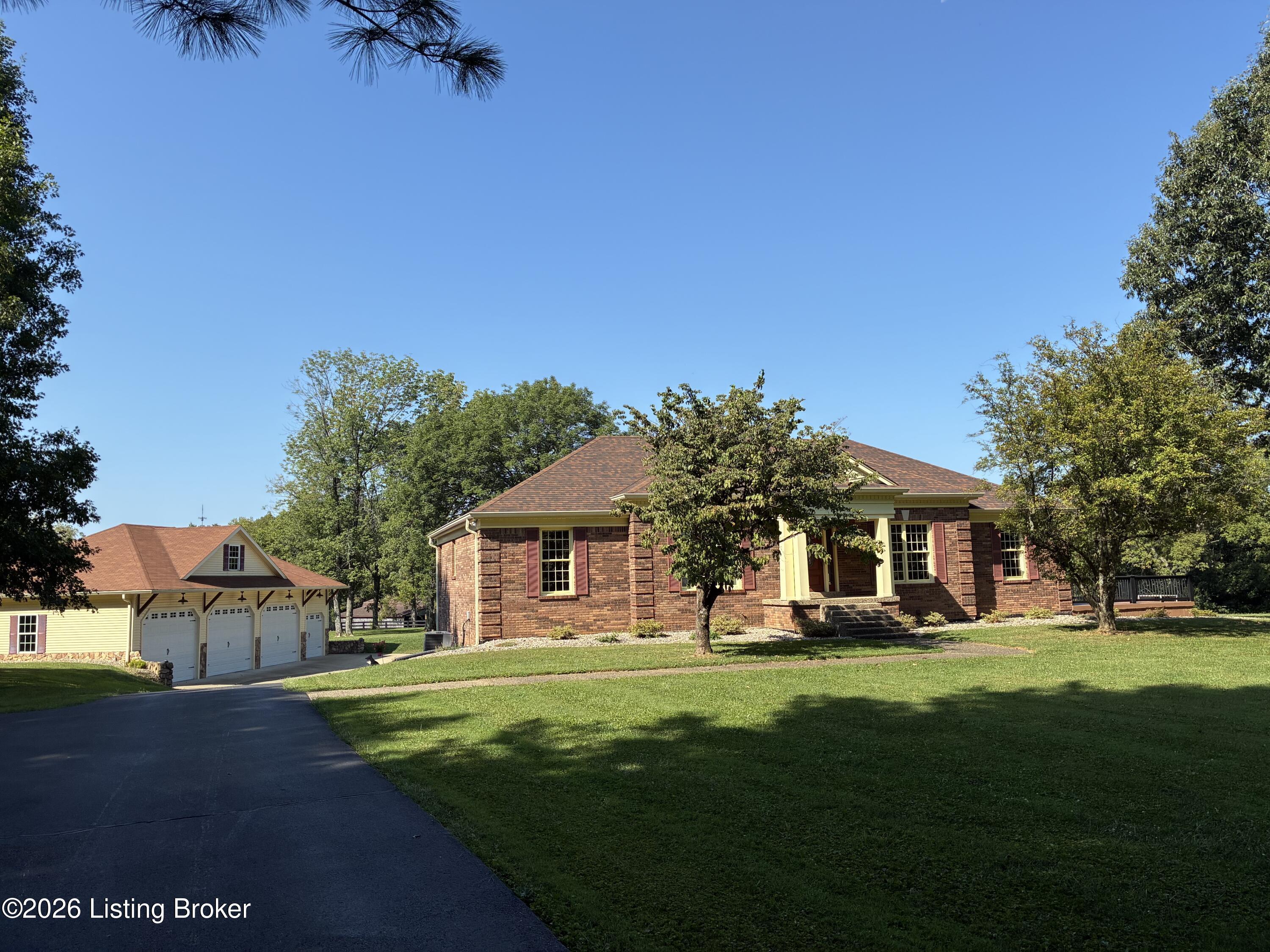 2400 Sir Roberts Way Property Photo 5