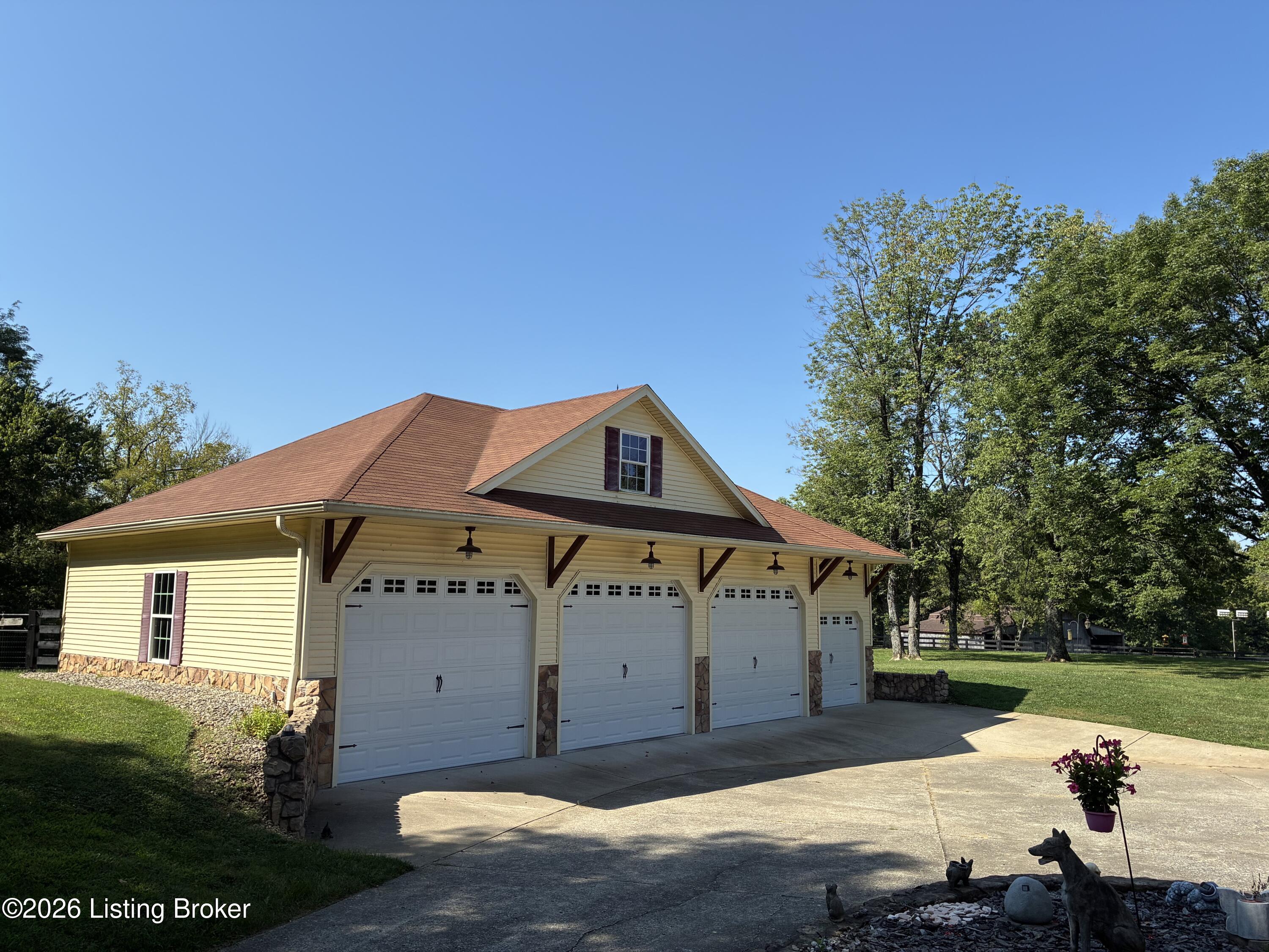 2400 Sir Roberts Way Property Photo 6