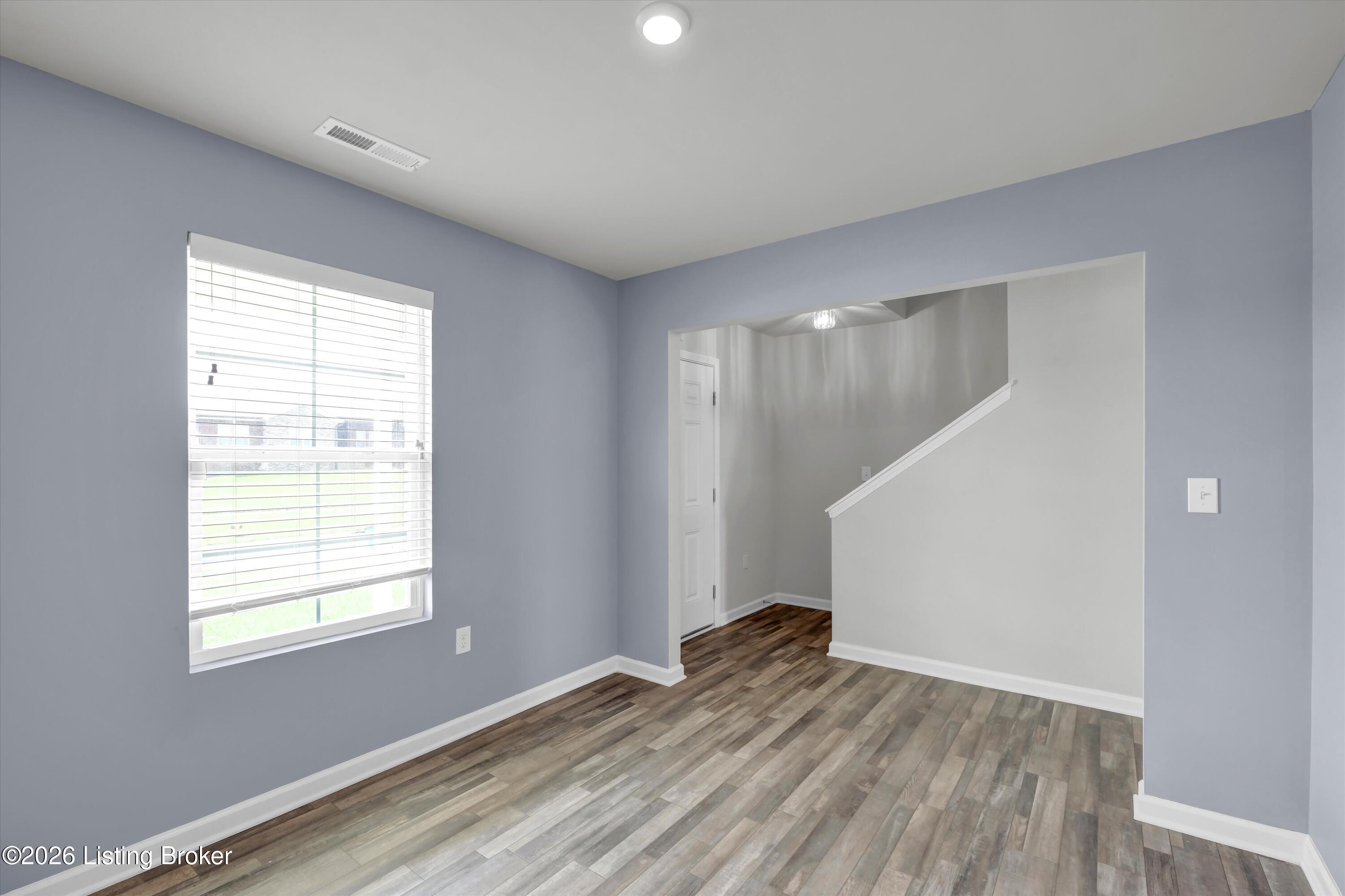 1061 Shady Brook Ln Property Photo 5