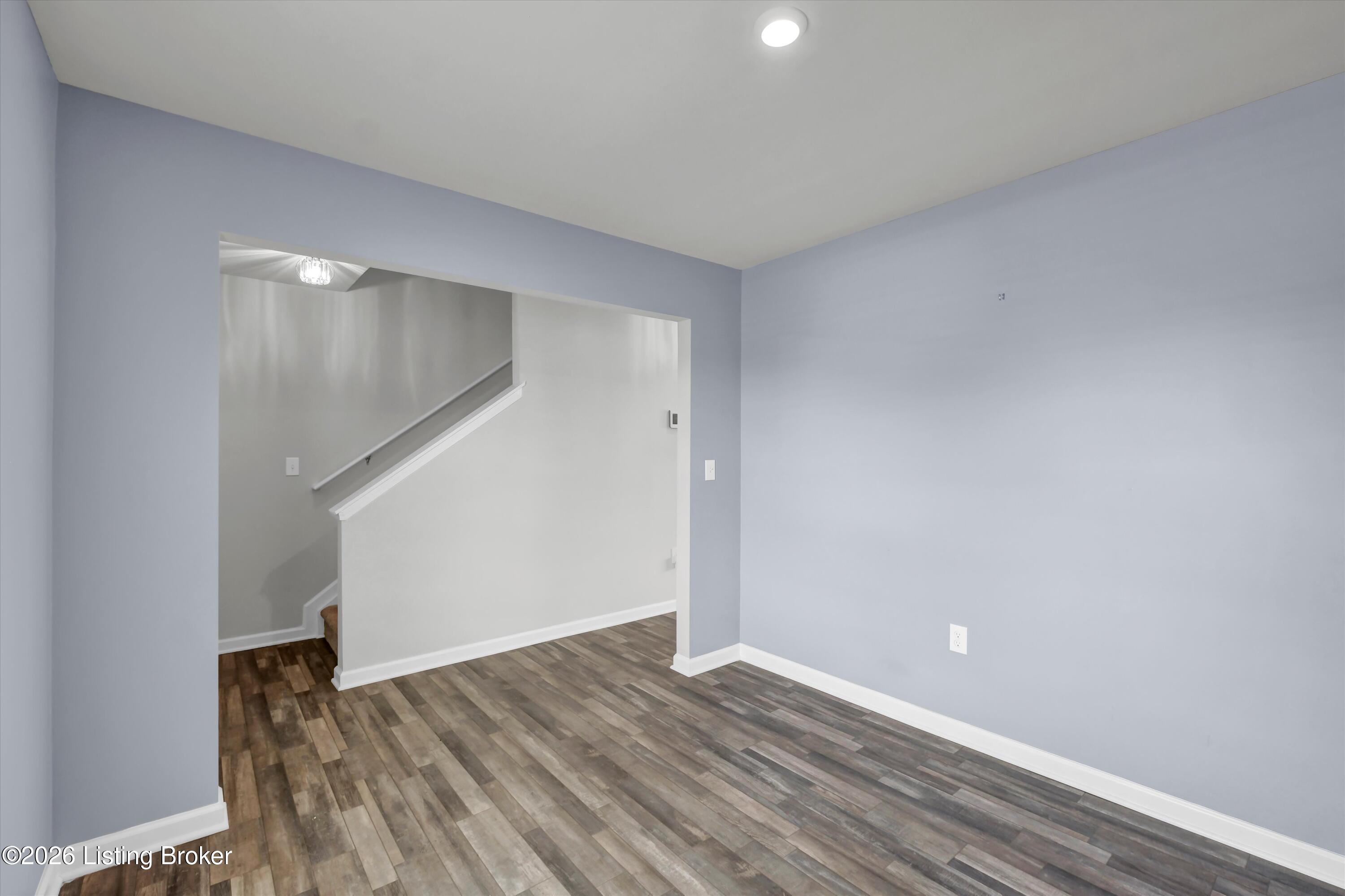 1061 Shady Brook Ln Property Photo 6