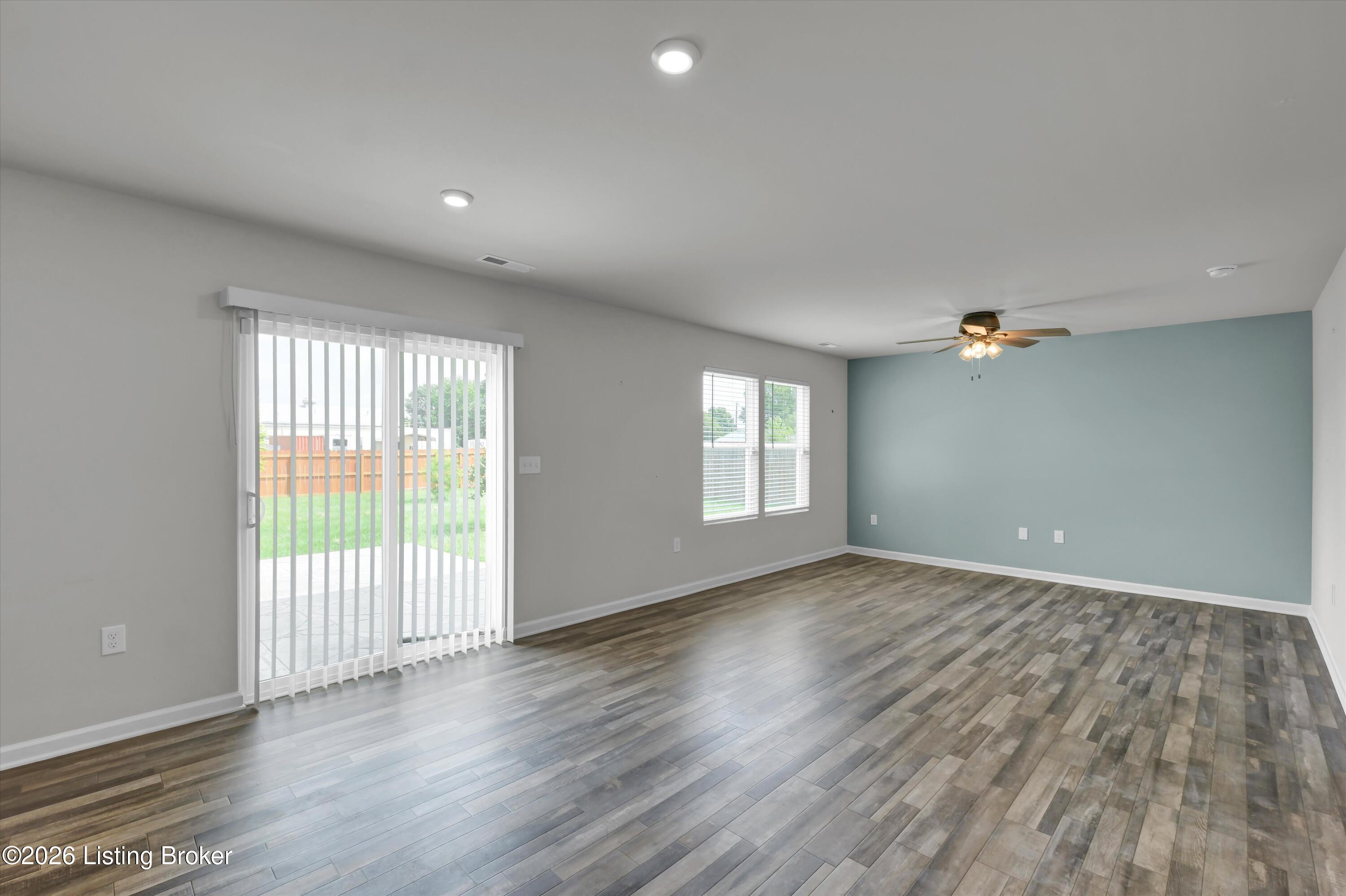 1061 Shady Brook Ln Property Photo 7