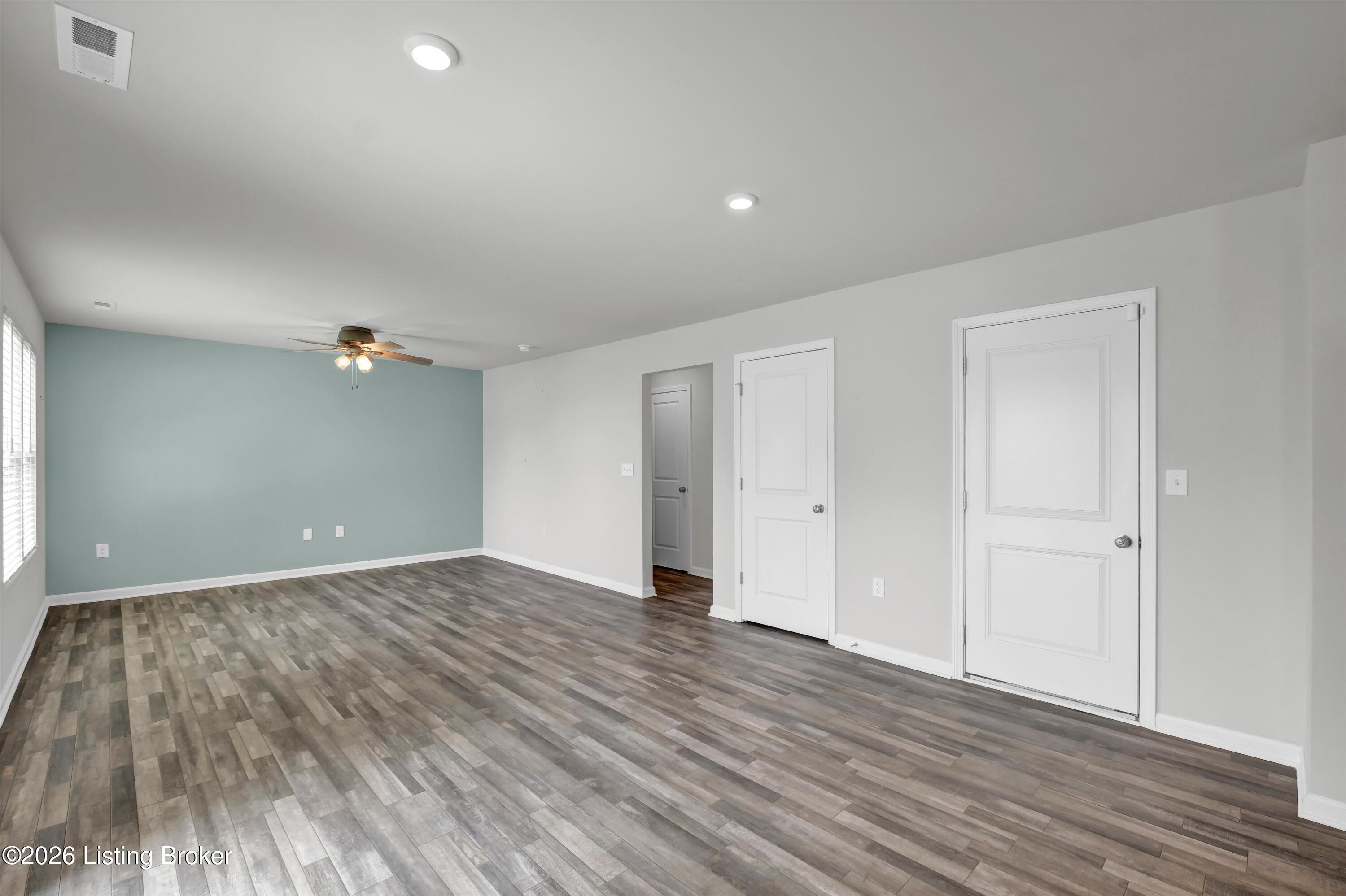1061 Shady Brook Ln Property Photo 8