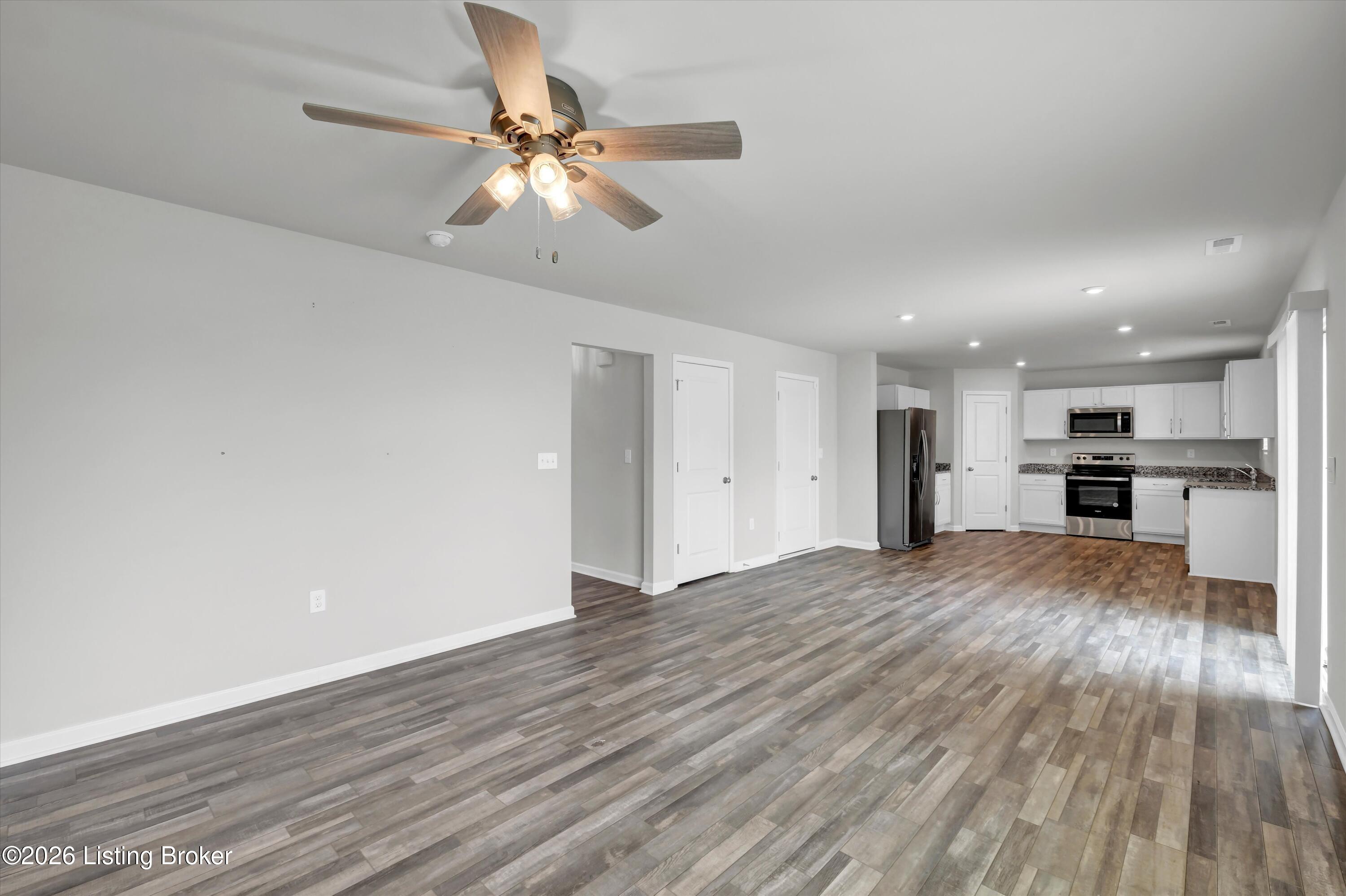 1061 Shady Brook Ln Property Photo 10