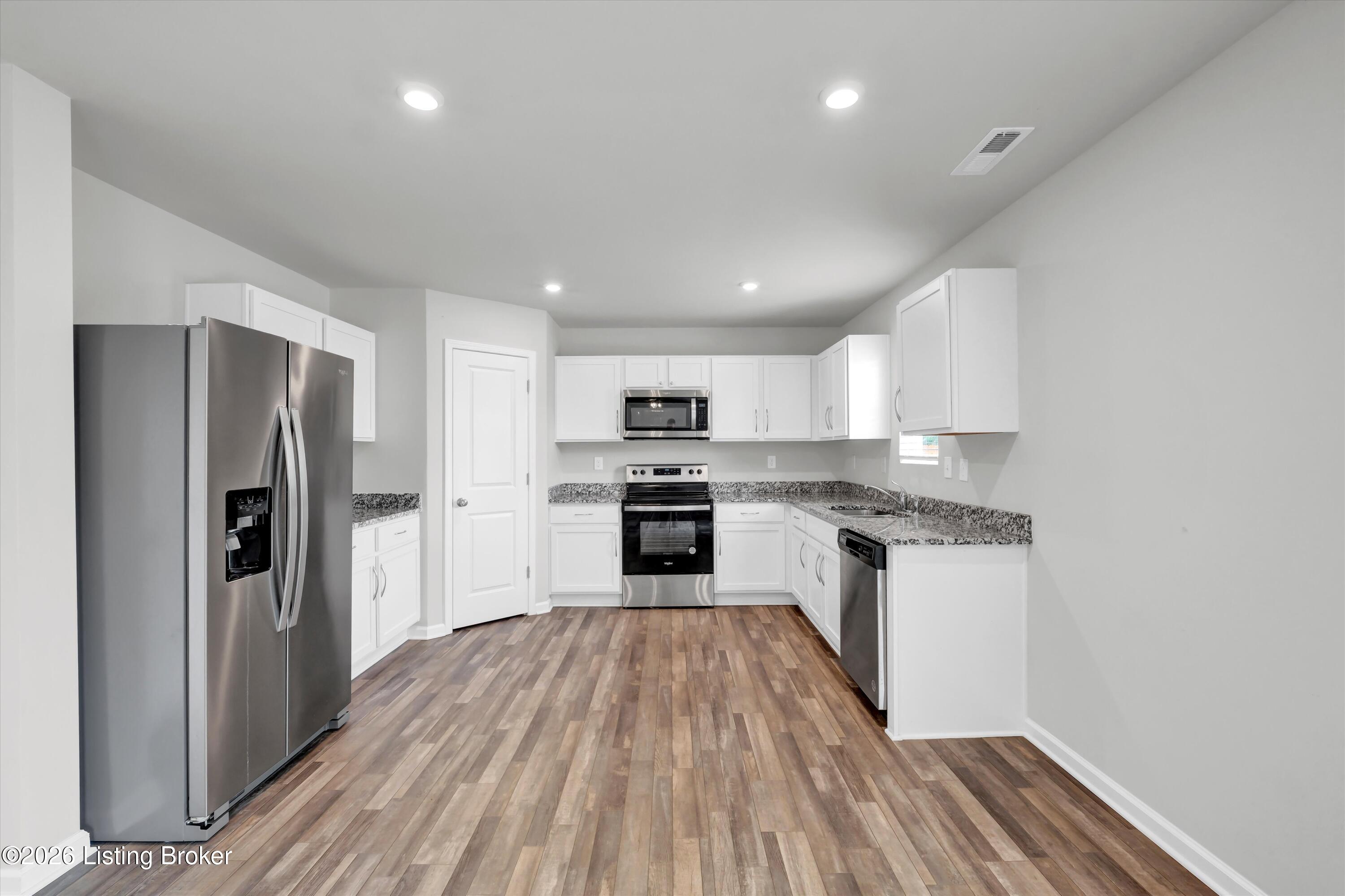 1061 Shady Brook Ln Property Photo 11