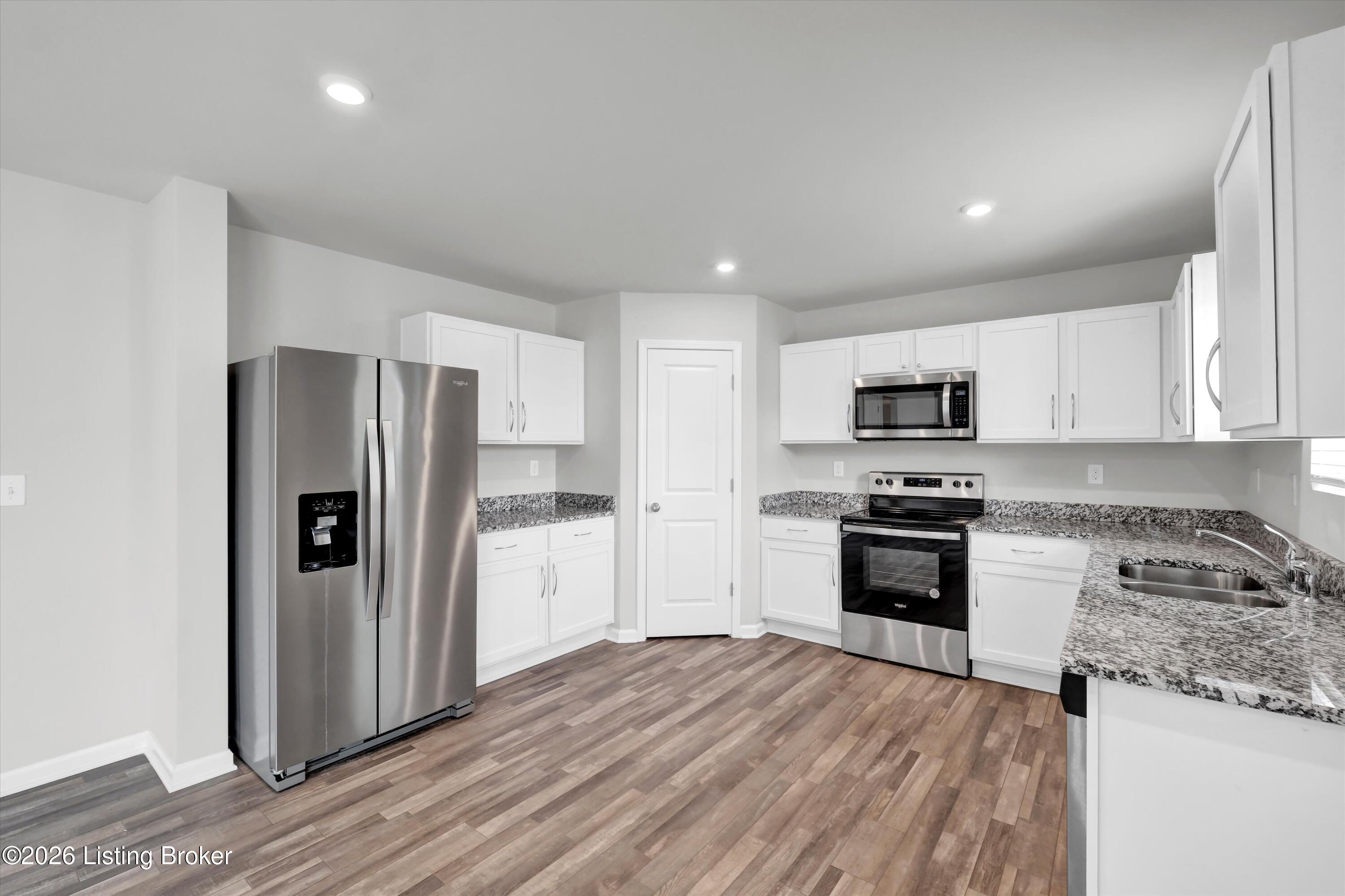 1061 Shady Brook Ln Property Photo 12