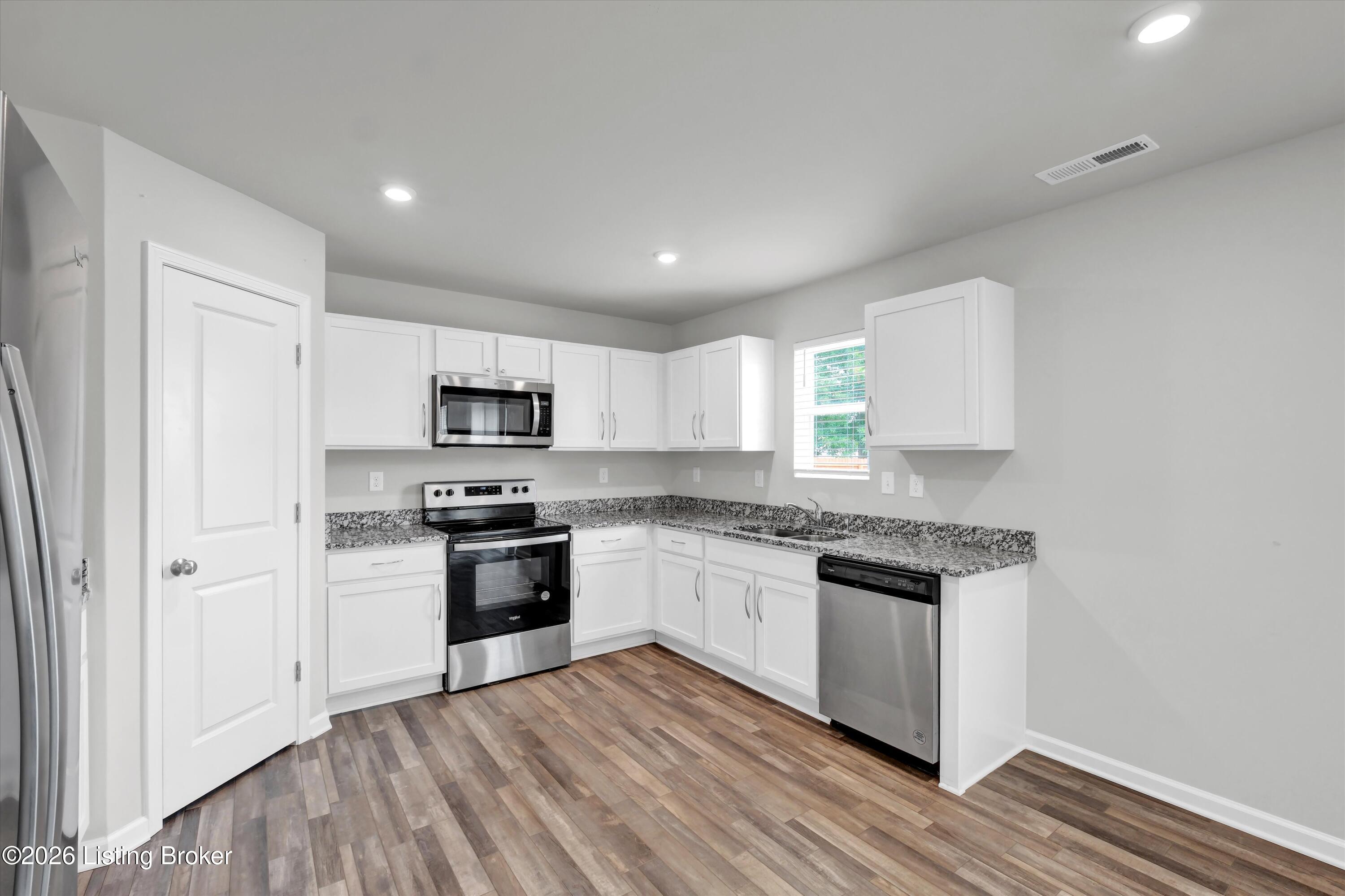 1061 Shady Brook Ln Property Photo 13