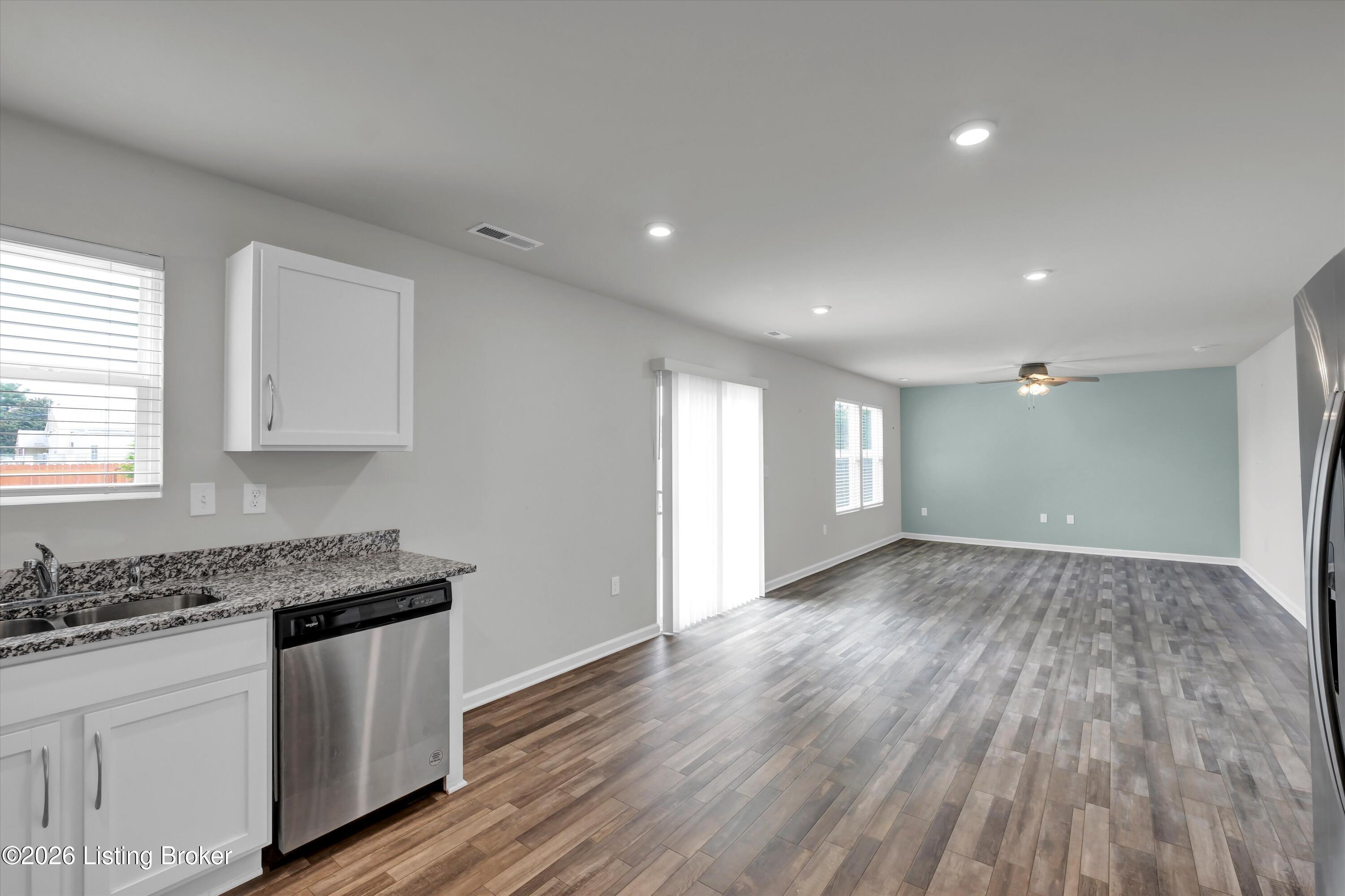 1061 Shady Brook Ln Property Photo 15