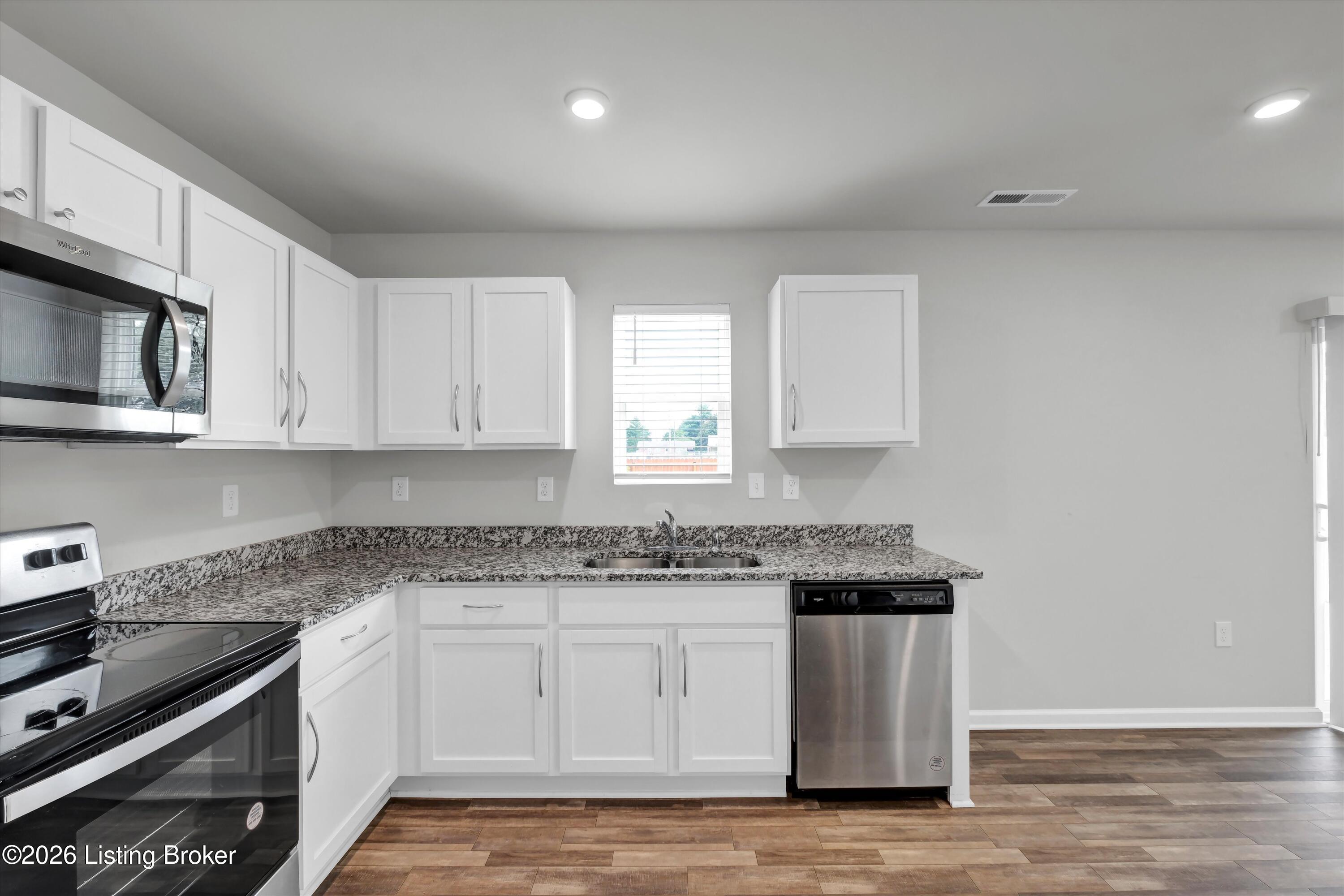 1061 Shady Brook Ln Property Photo 16