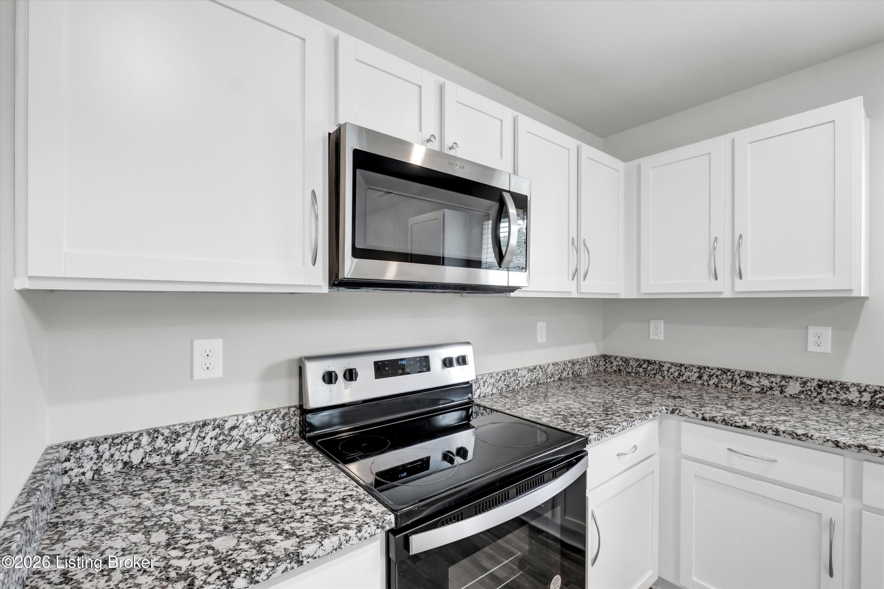 1061 Shady Brook Ln Property Photo 17