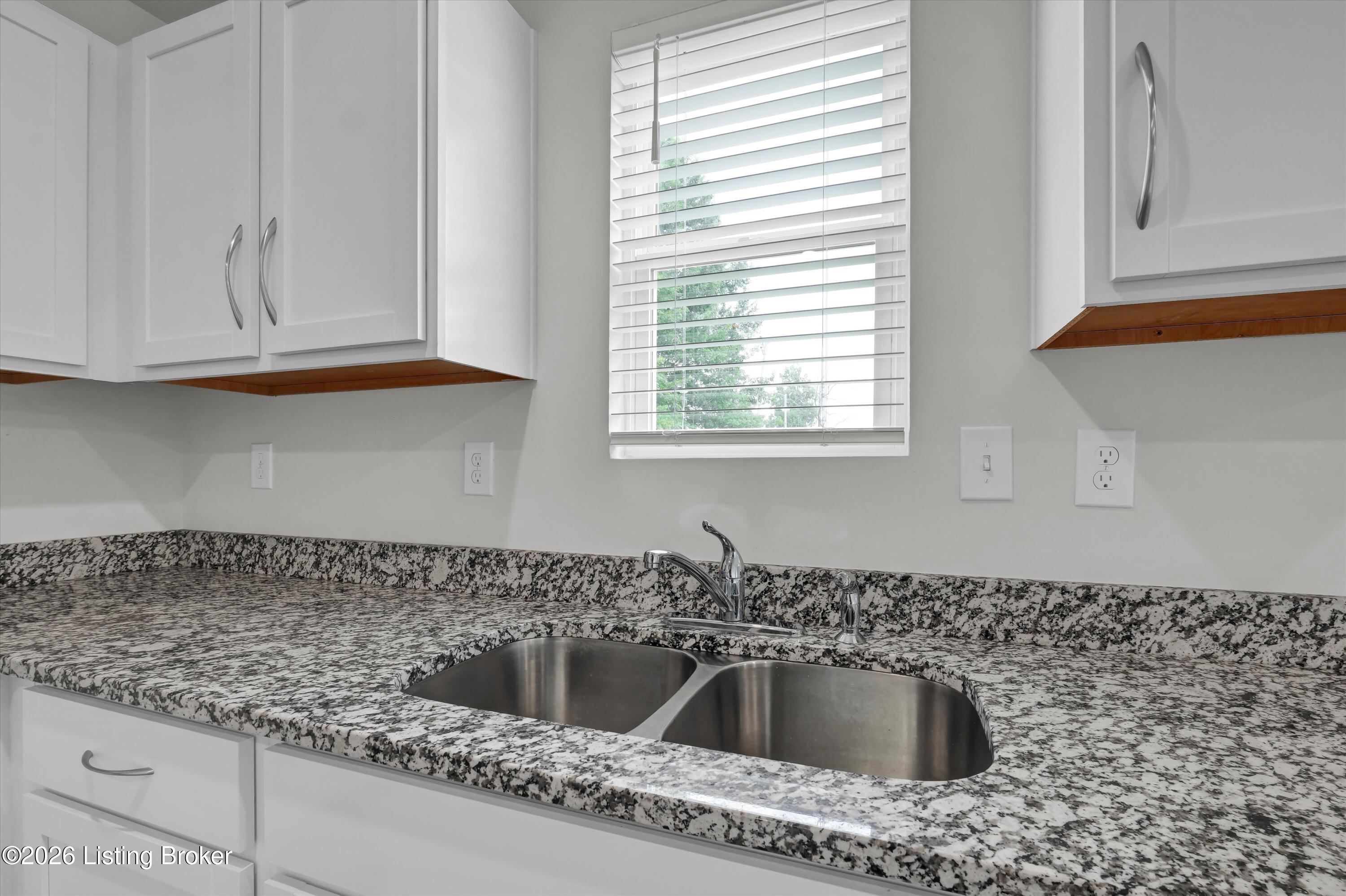 1061 Shady Brook Ln Property Photo 18