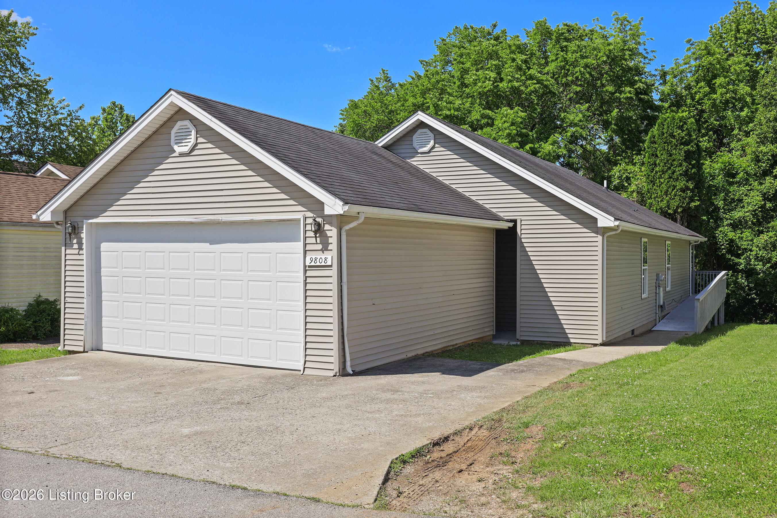 9808 Williamsborough Ln