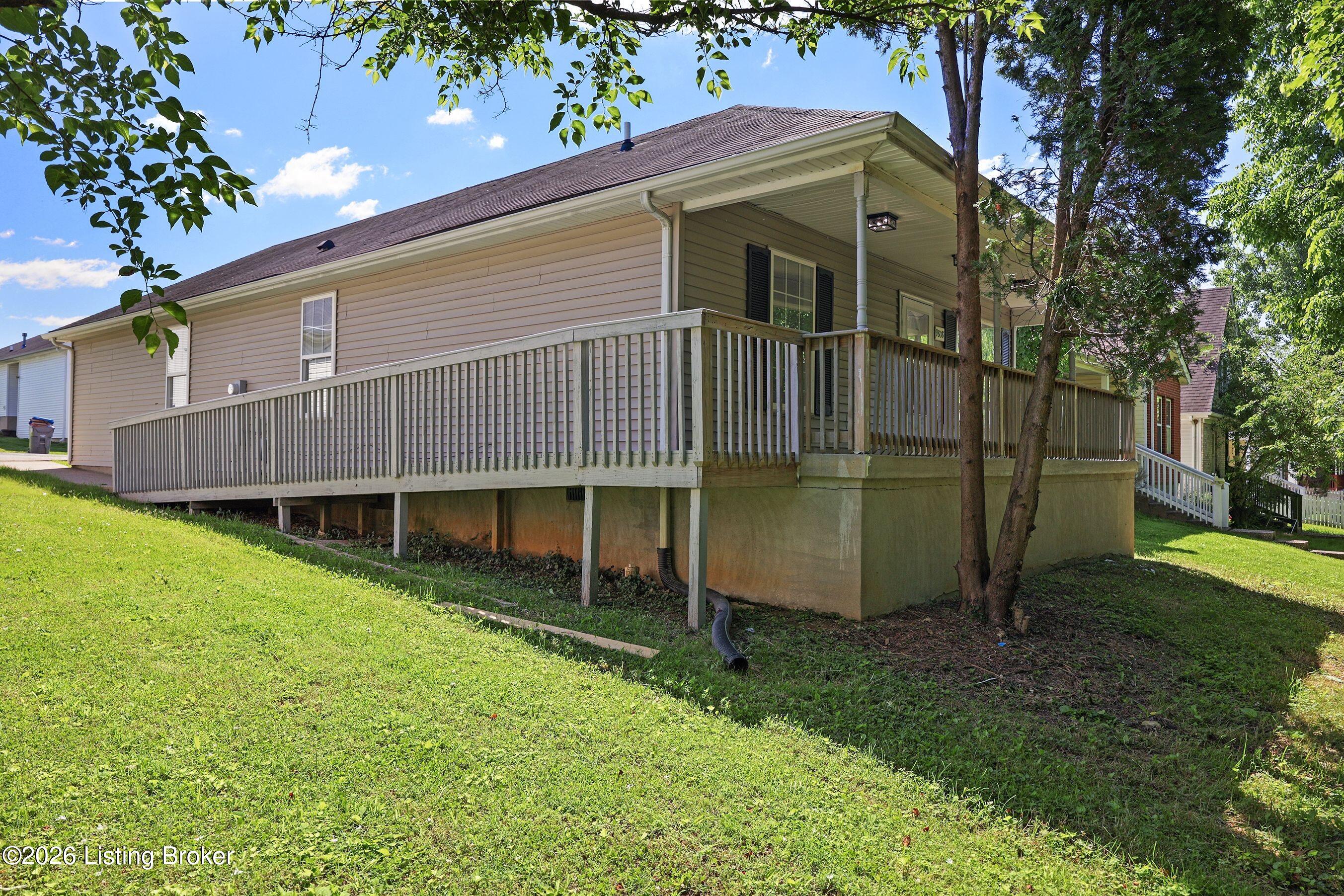 9808 Williamsborough Ln Property Photo 2