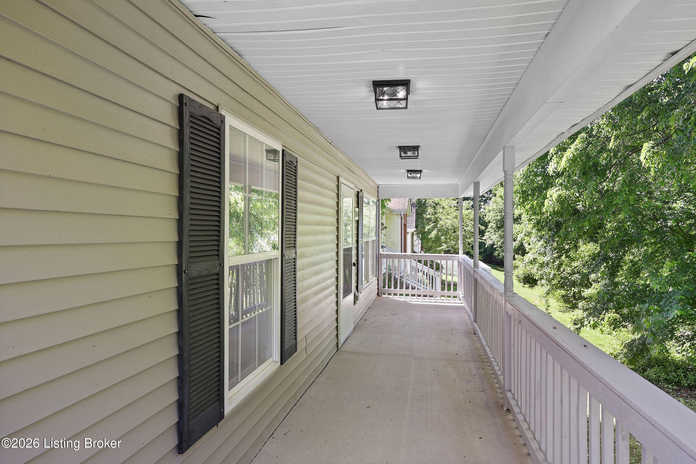9808 Williamsborough Ln Property Photo 3