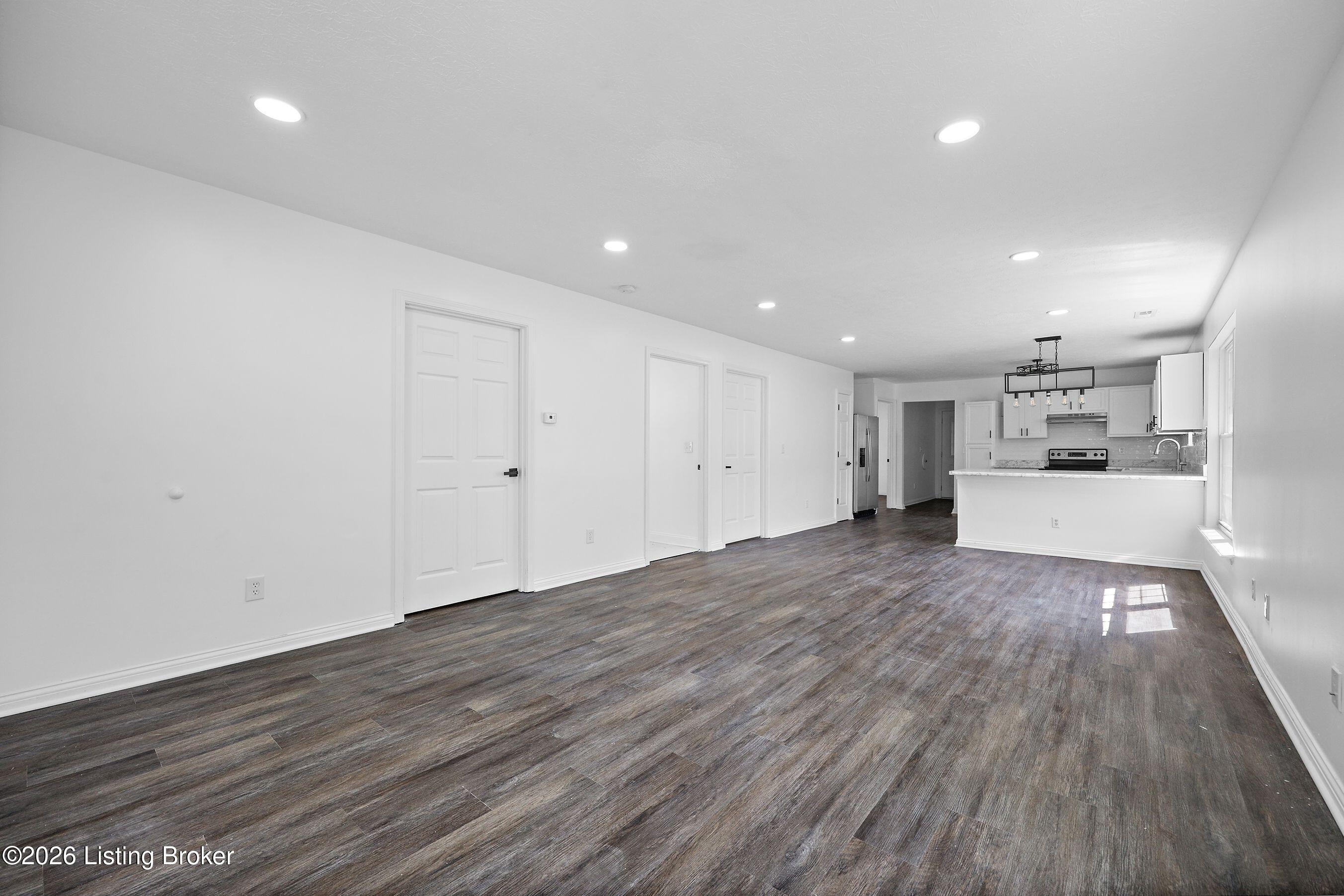 9808 Williamsborough Ln Property Photo 4