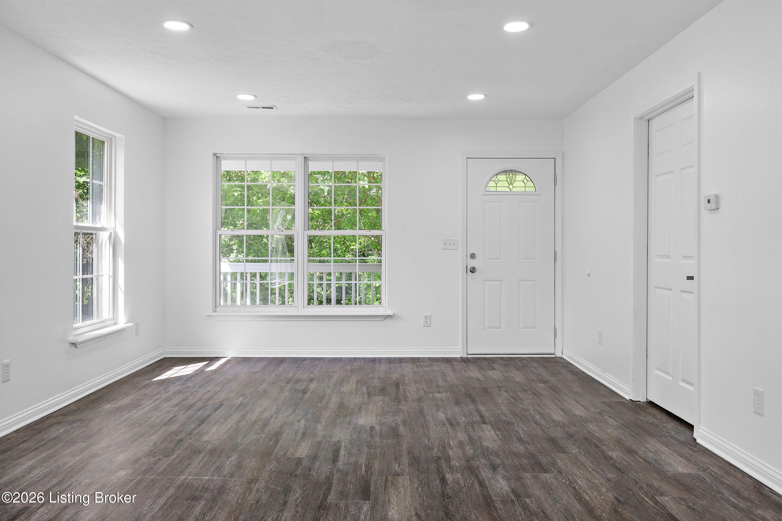9808 Williamsborough Ln Property Photo 6