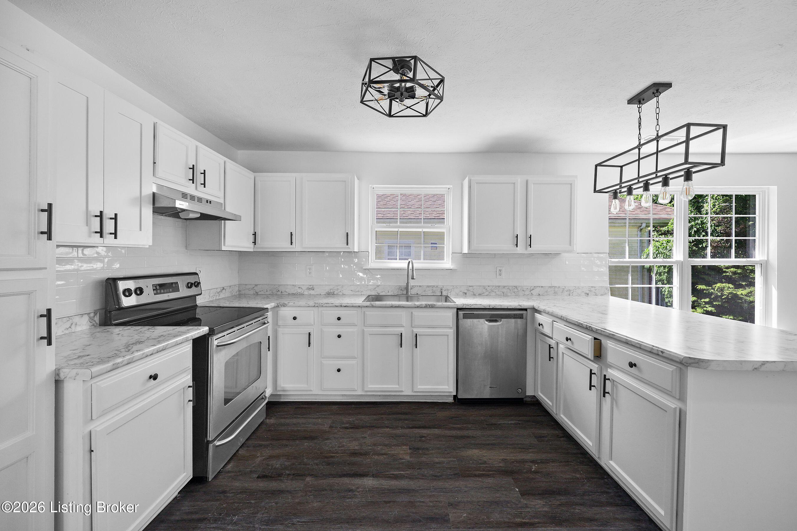 9808 Williamsborough Ln Property Photo 10