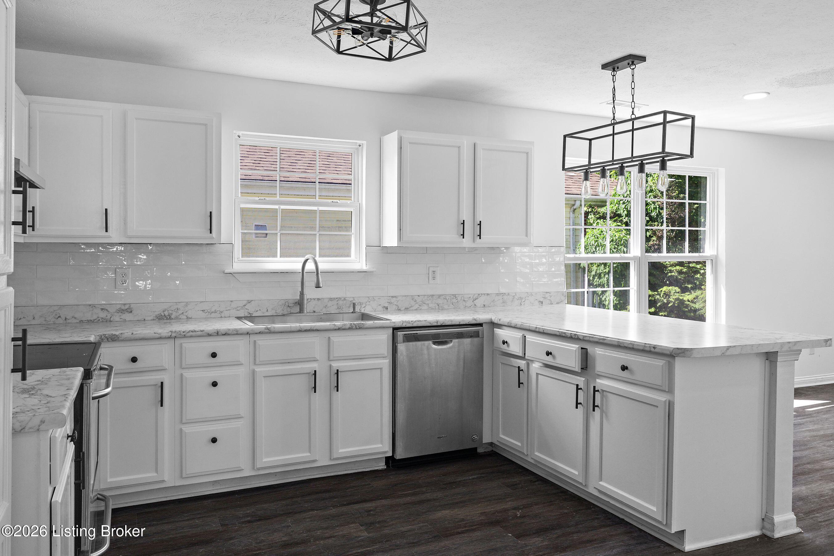 9808 Williamsborough Ln Property Photo 11