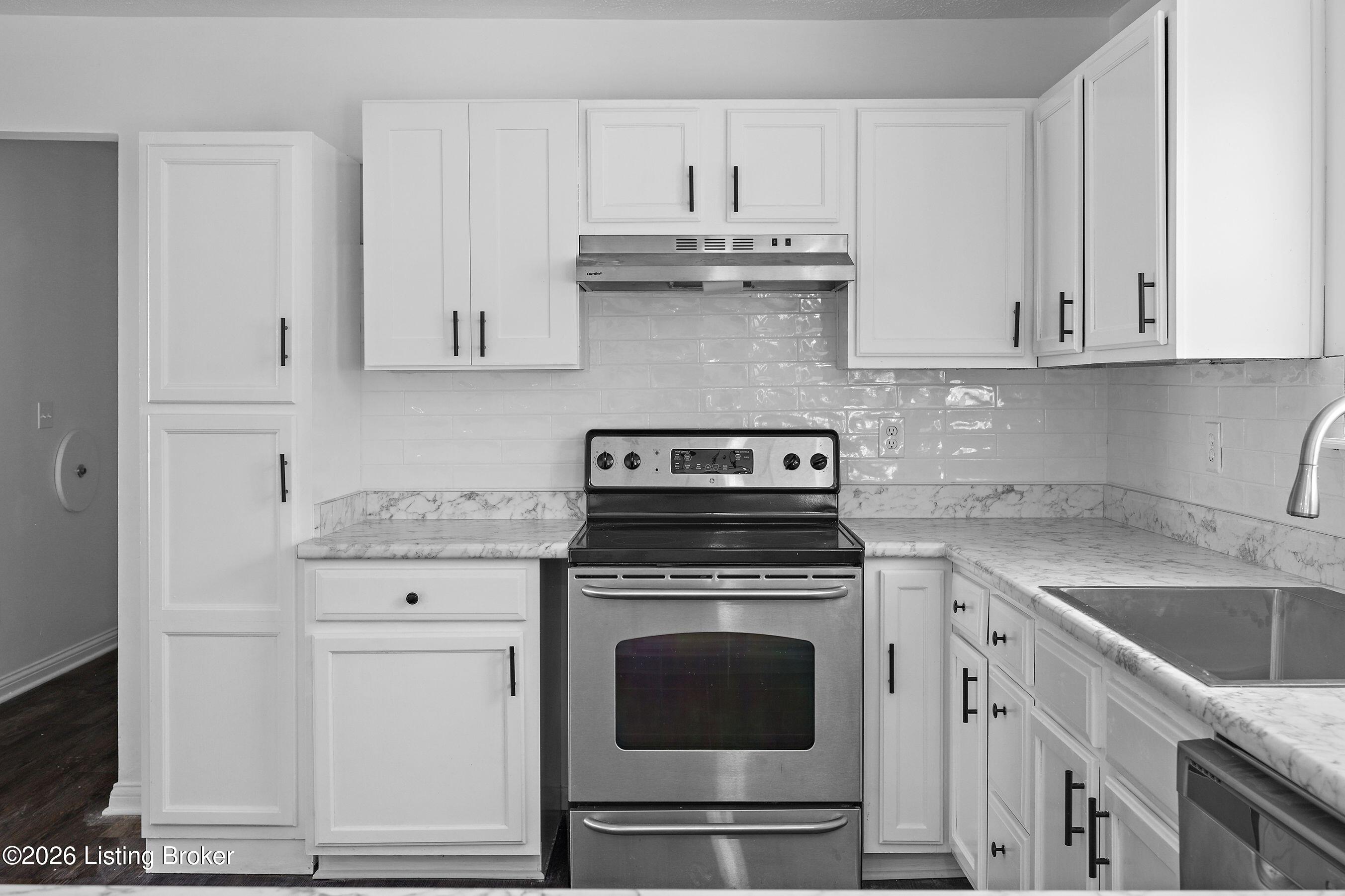 9808 Williamsborough Ln Property Photo 13