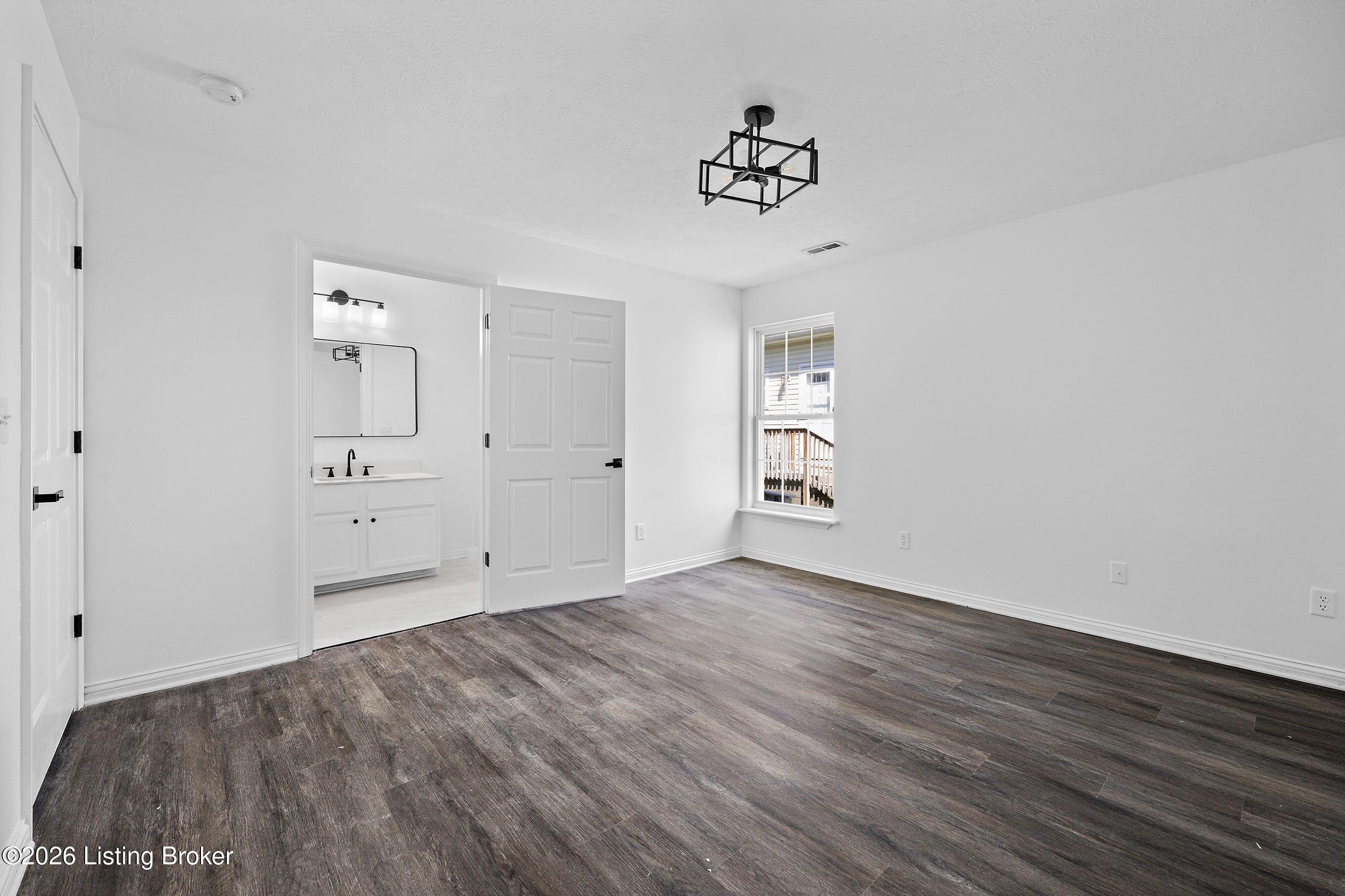 9808 Williamsborough Ln Property Photo 22