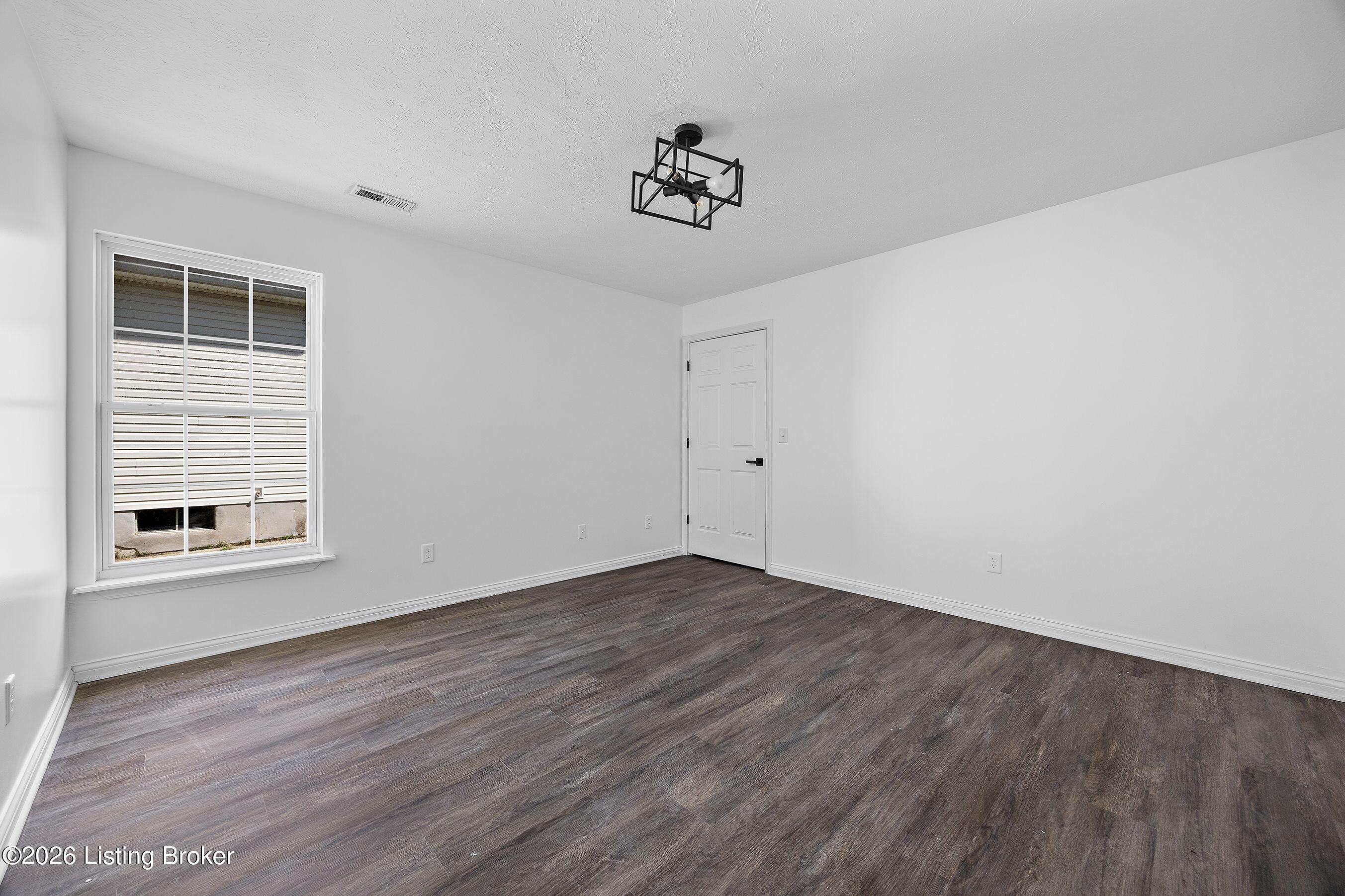 9808 Williamsborough Ln Property Photo 23