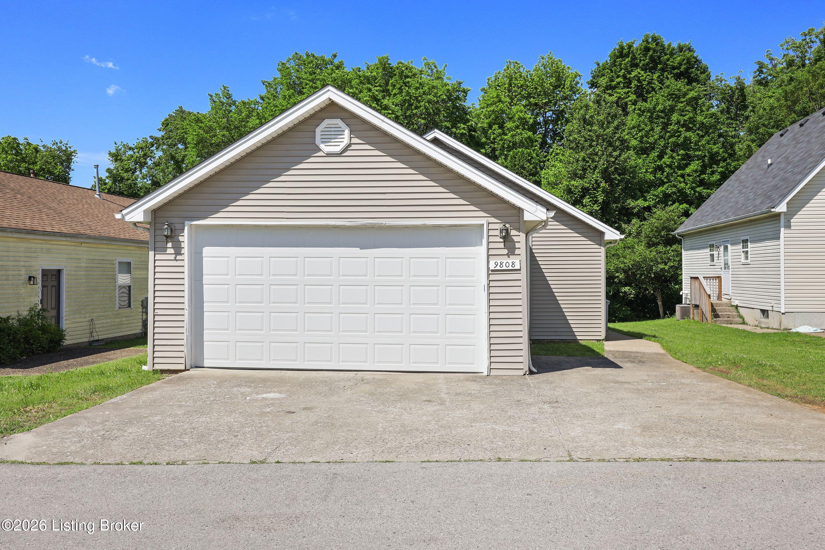 9808 Williamsborough Ln Property Photo 30