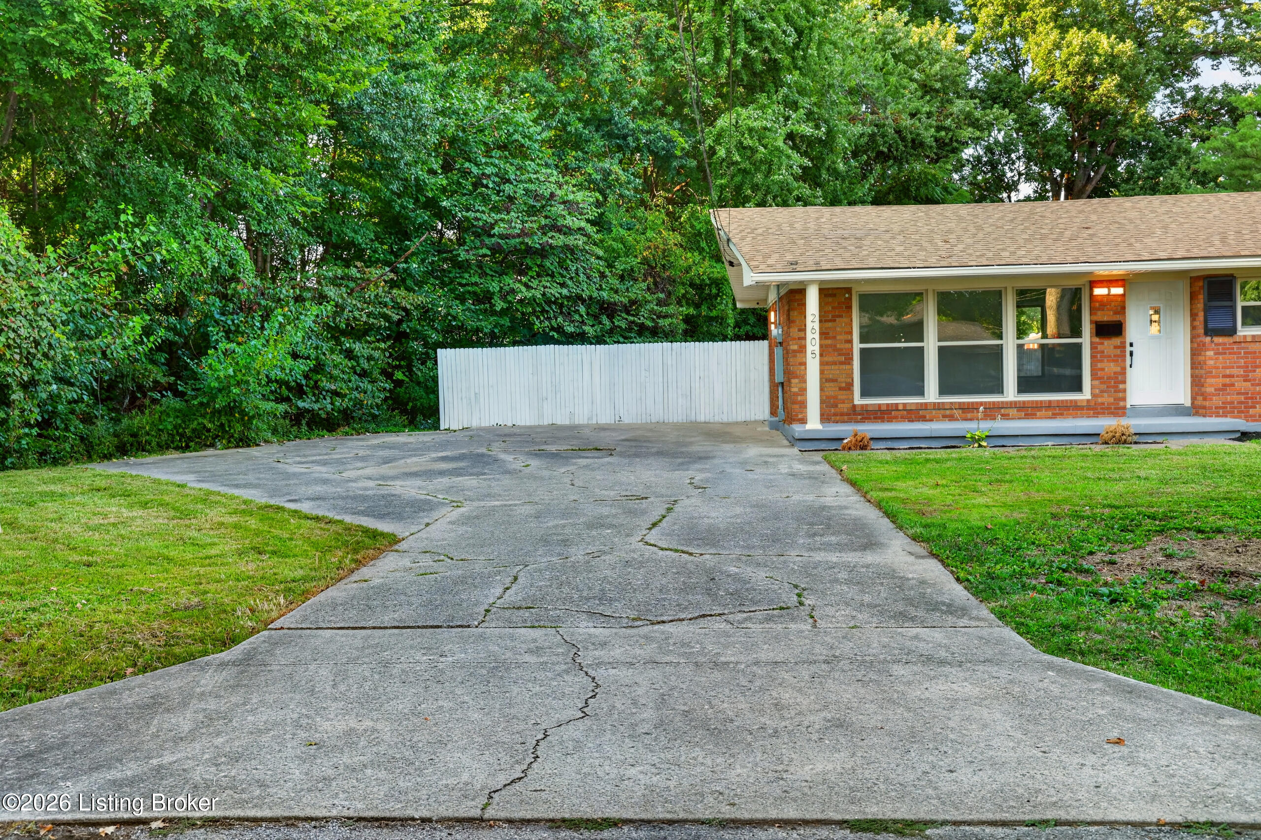 2605 Veronica Dr Property Photo 4
