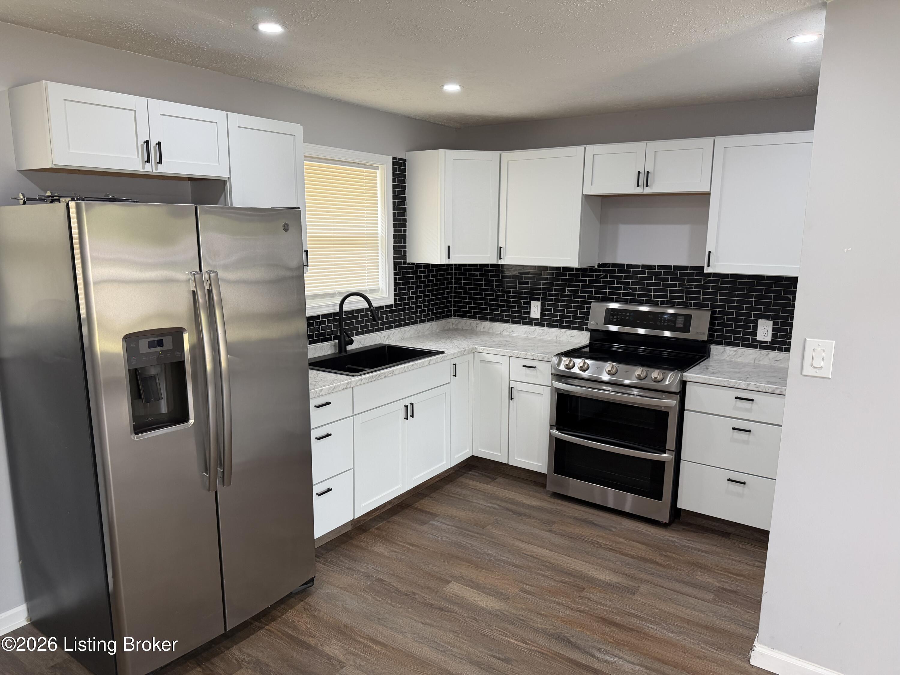 8706 Gary Way Property Photo 4