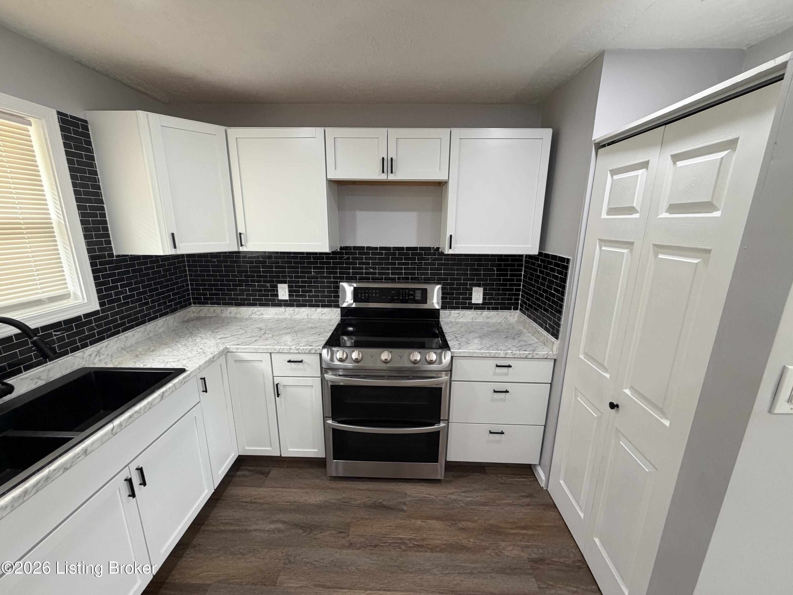8706 Gary Way Property Photo 5
