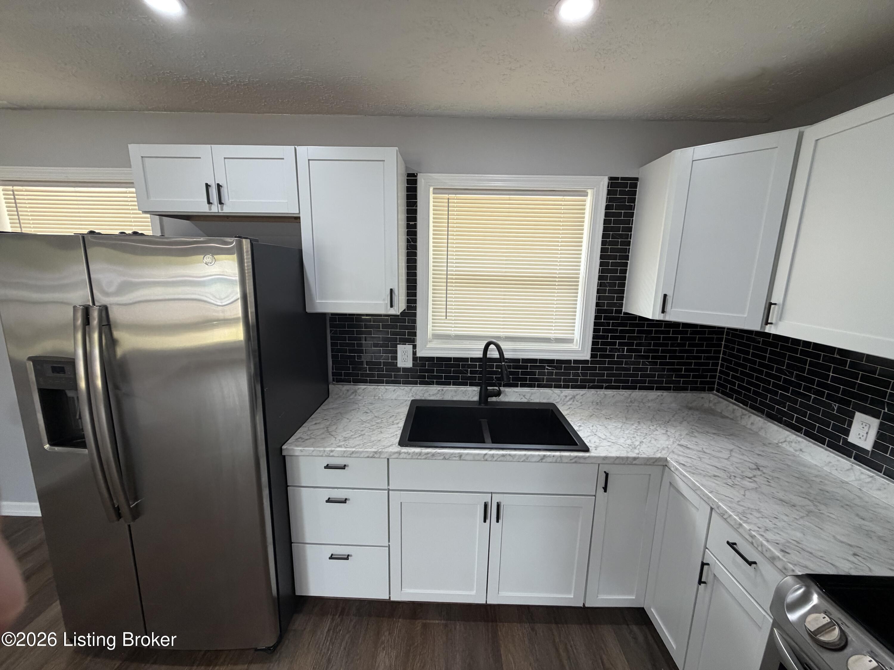 8706 Gary Way Property Photo 6