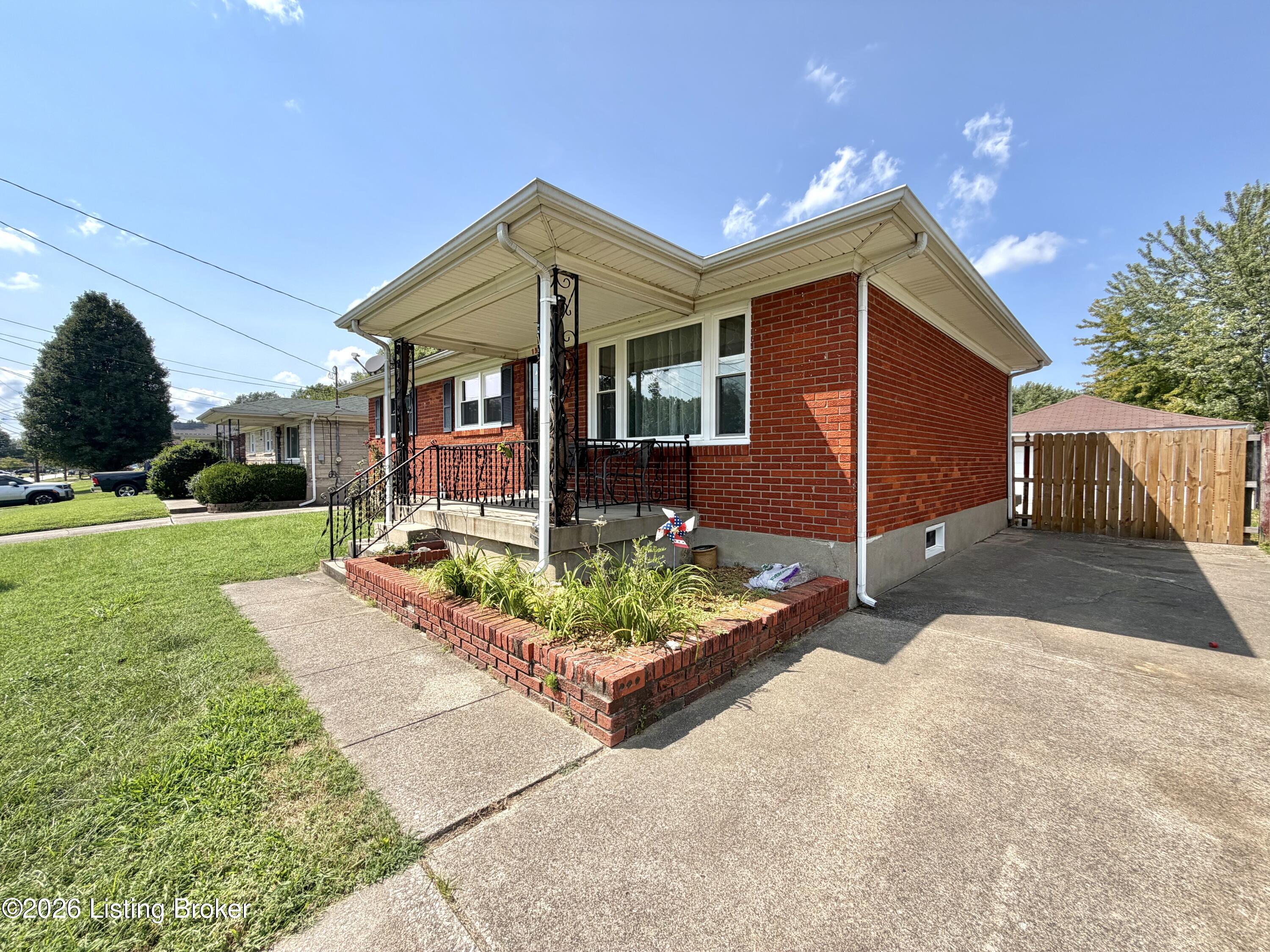 152 Crator Dr Property Photo 3