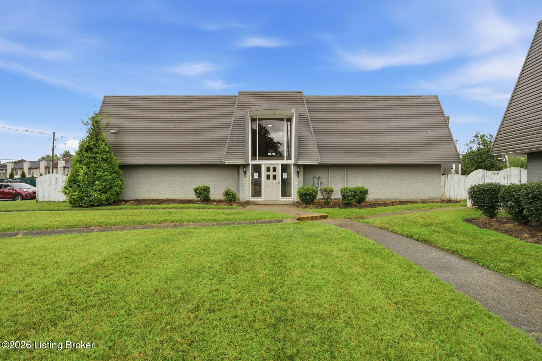 708 La Fontenay Ct Property Photo 1