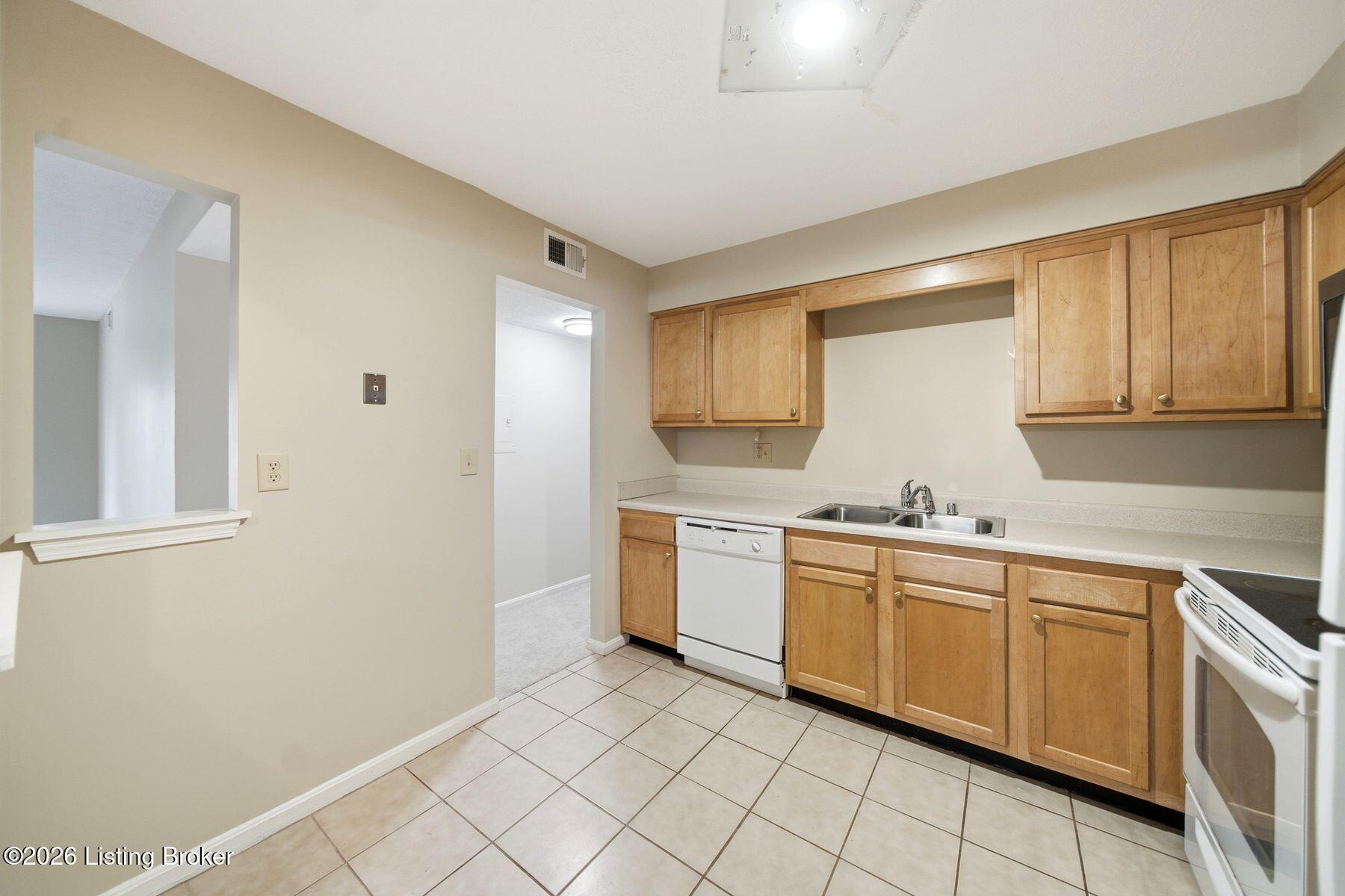 708 La Fontenay Ct Property Photo 14