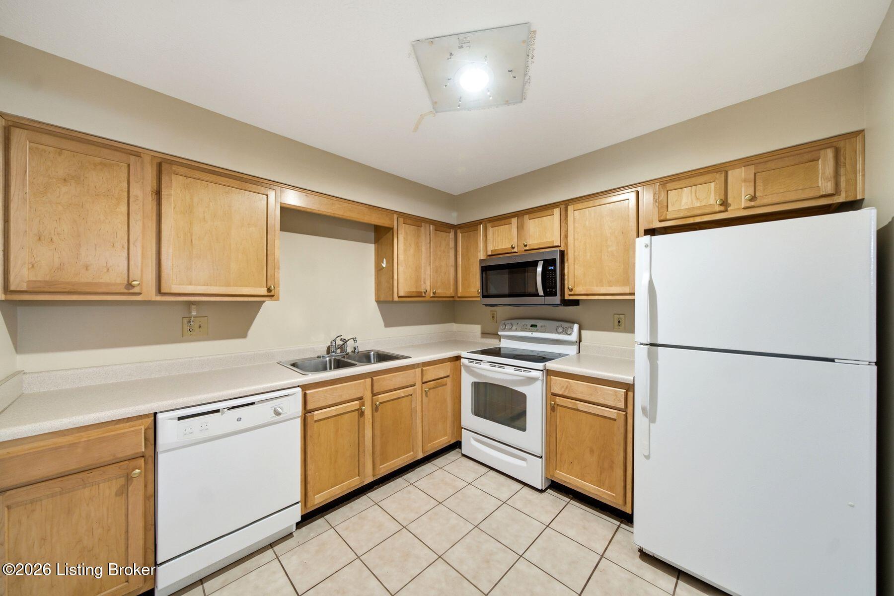 708 La Fontenay Ct Property Photo 15