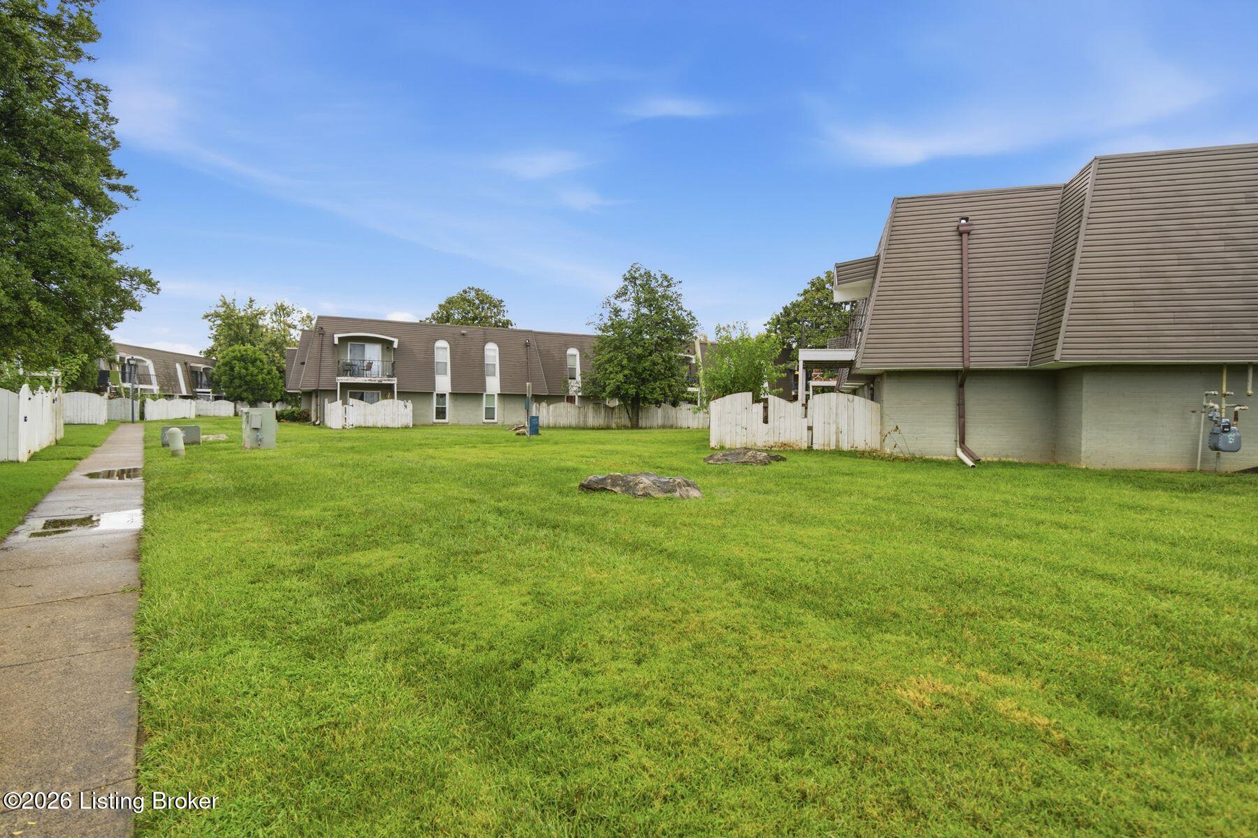 708 La Fontenay Ct Property Photo 39