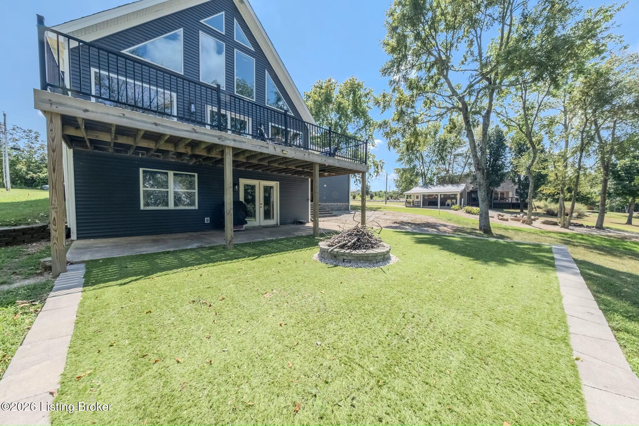 1519 Sandy Beach Ln Property Photo 3